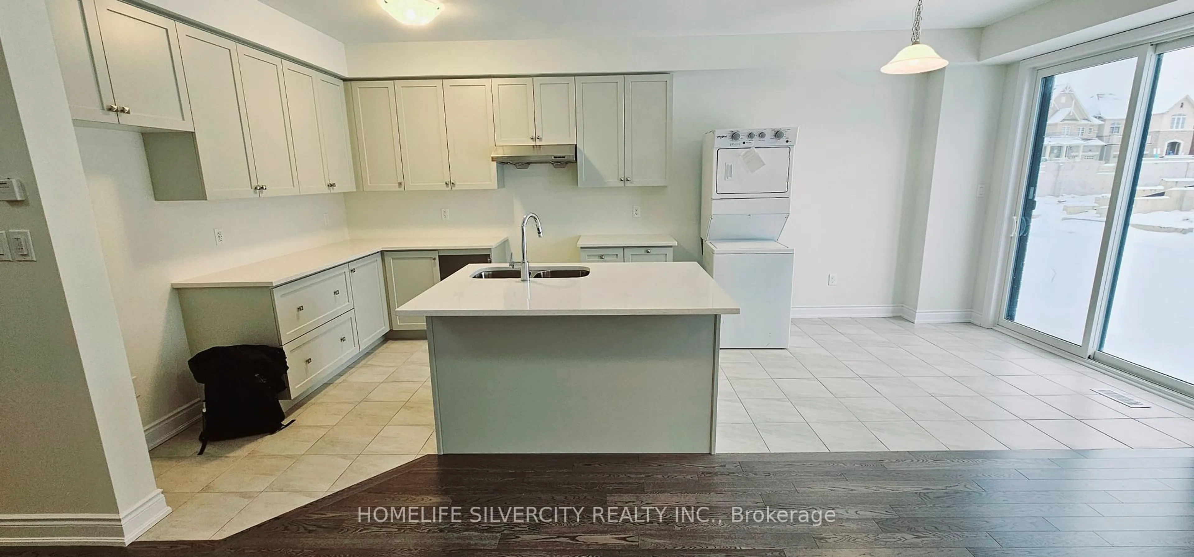 Standard kitchen, ceramic/tile floor for 34 Lipscott Dr, Caledon Ontario L7C 4J7