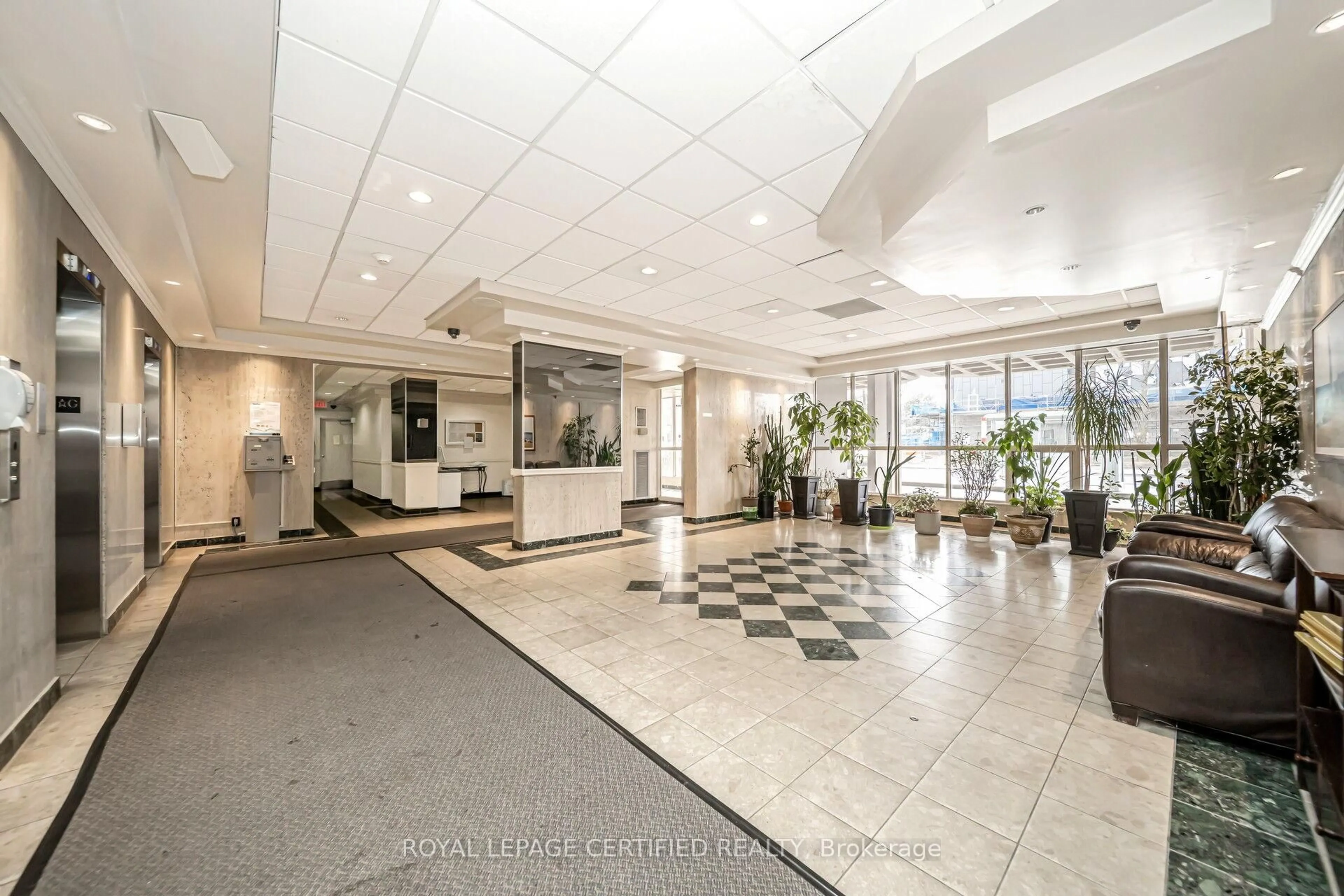 Lobby for 135 Marlee Ave #1703, Toronto Ontario M6E 3B4