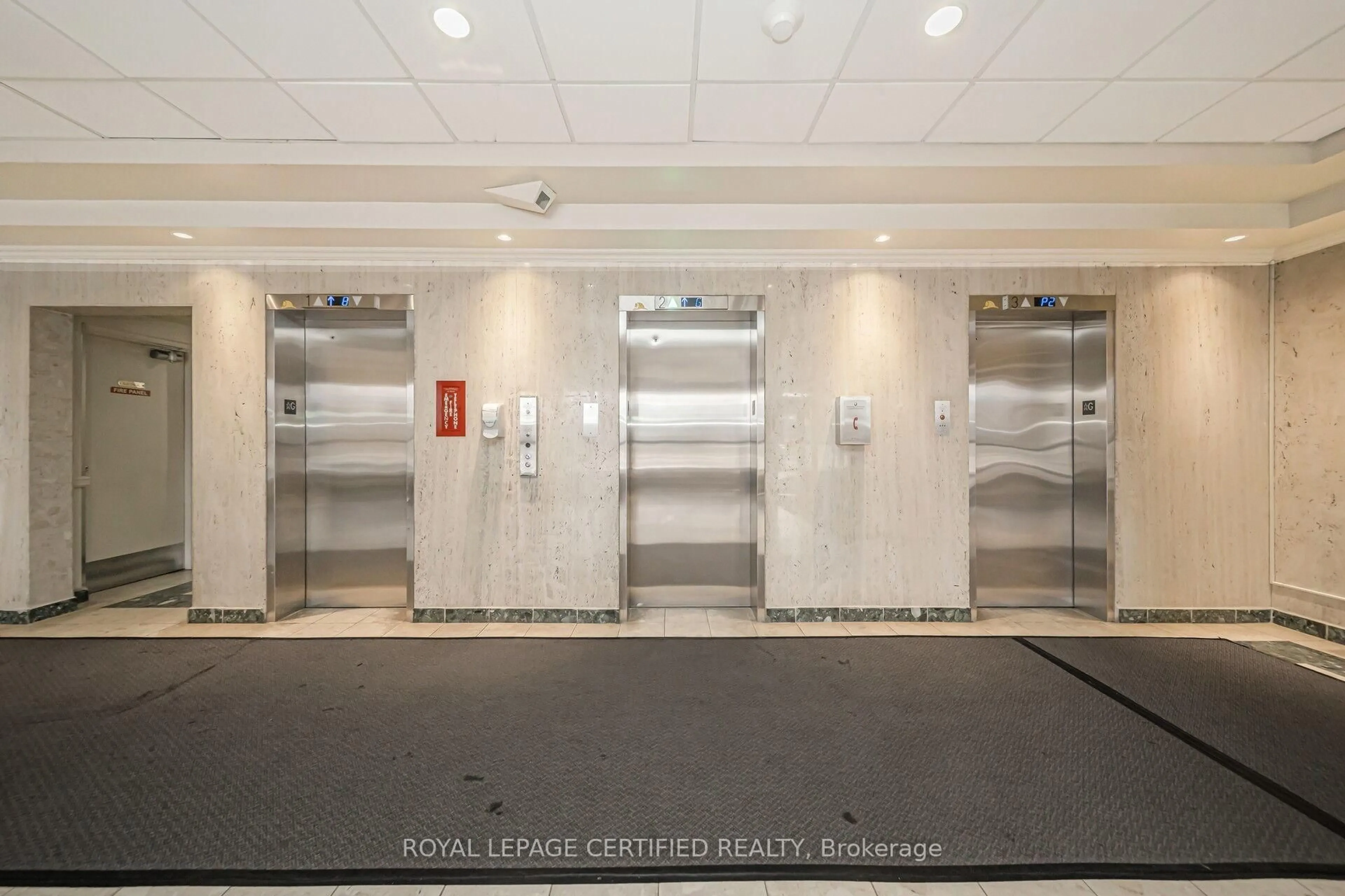 Indoor foyer for 135 Marlee Ave #1703, Toronto Ontario M6E 3B4