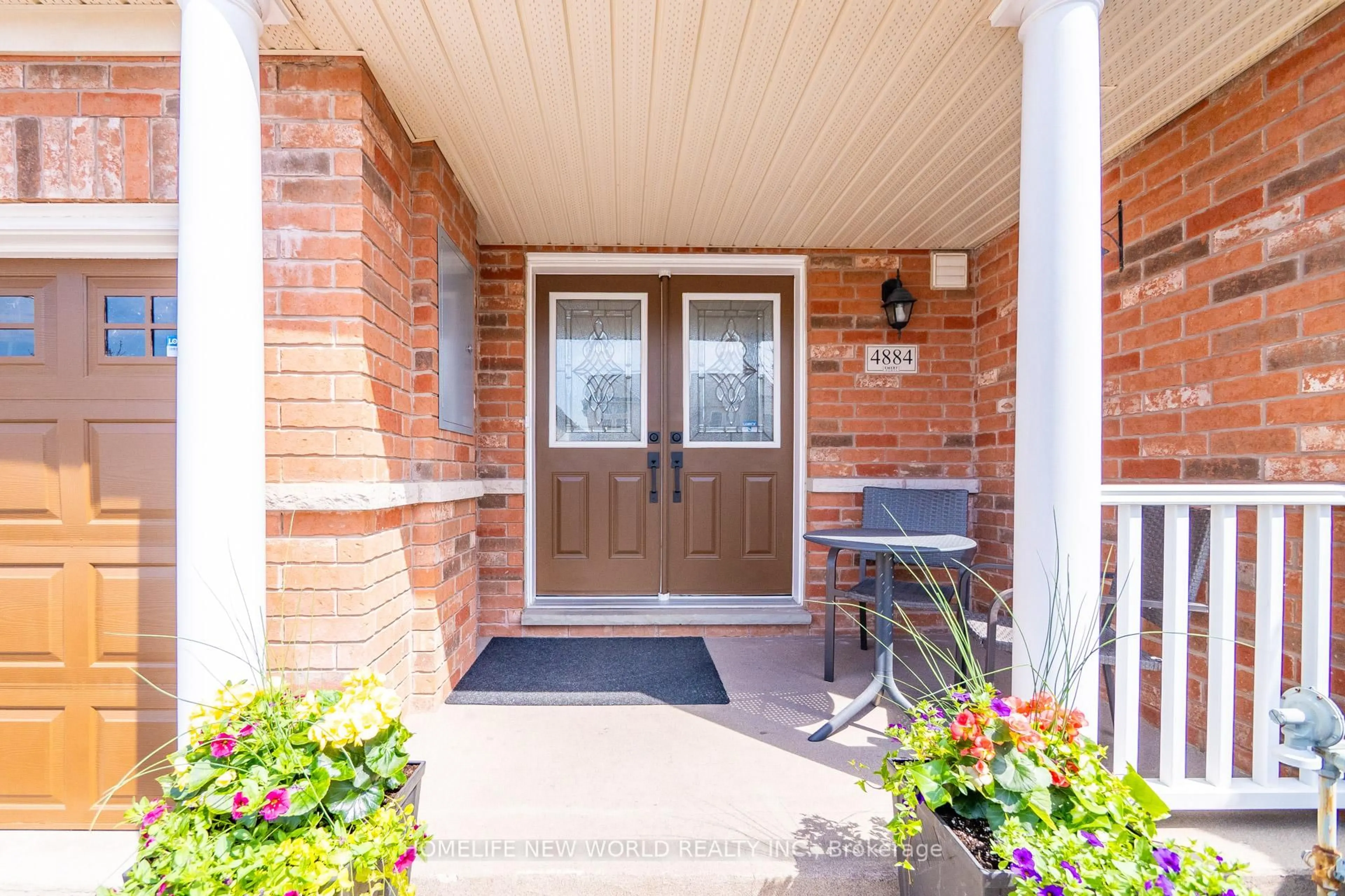 Indoor entryway for 4884 Capri Cres, Burlington Ontario L7M 0H8