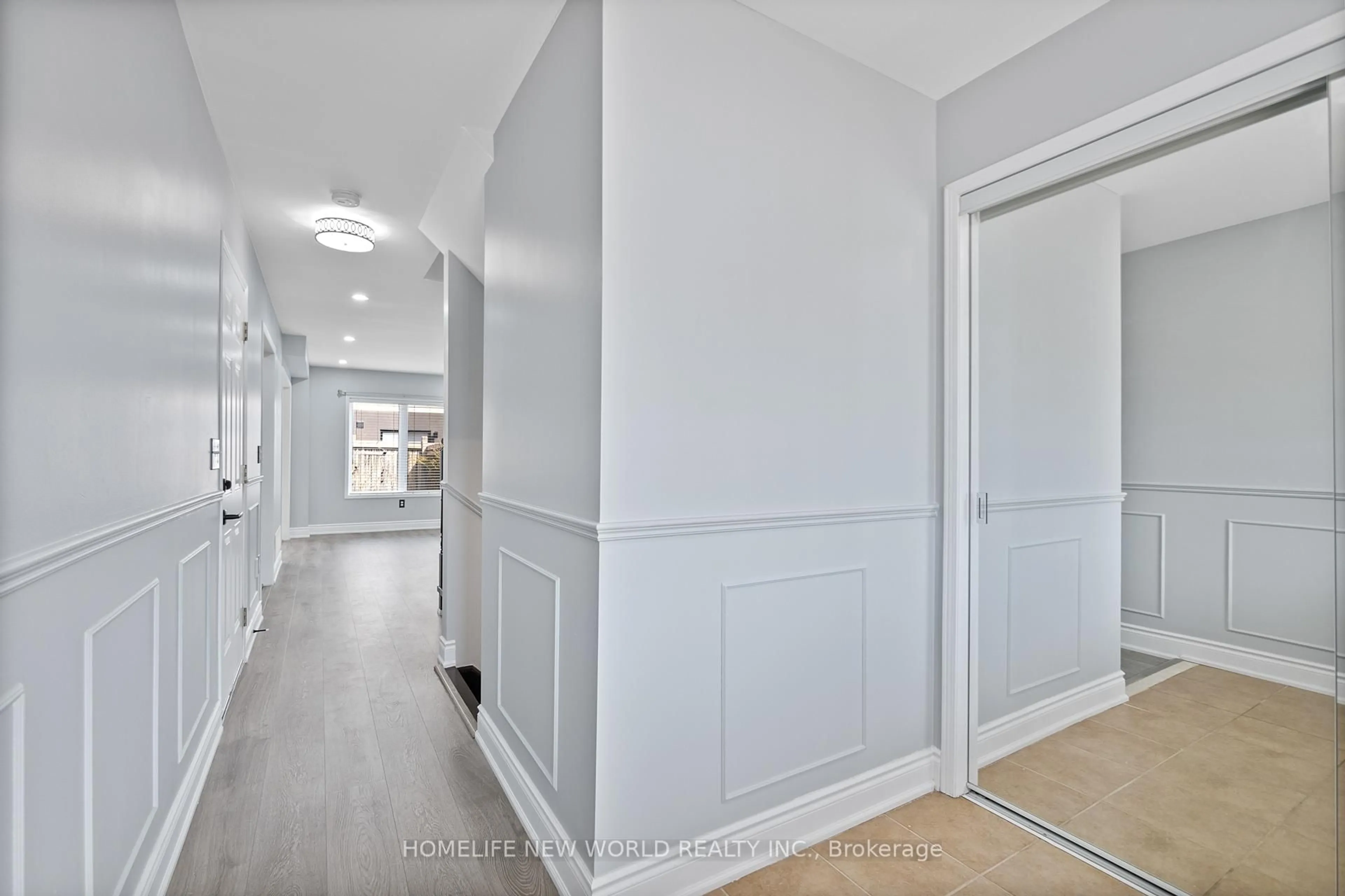 Indoor entryway for 4884 Capri Cres, Burlington Ontario L7M 0H8