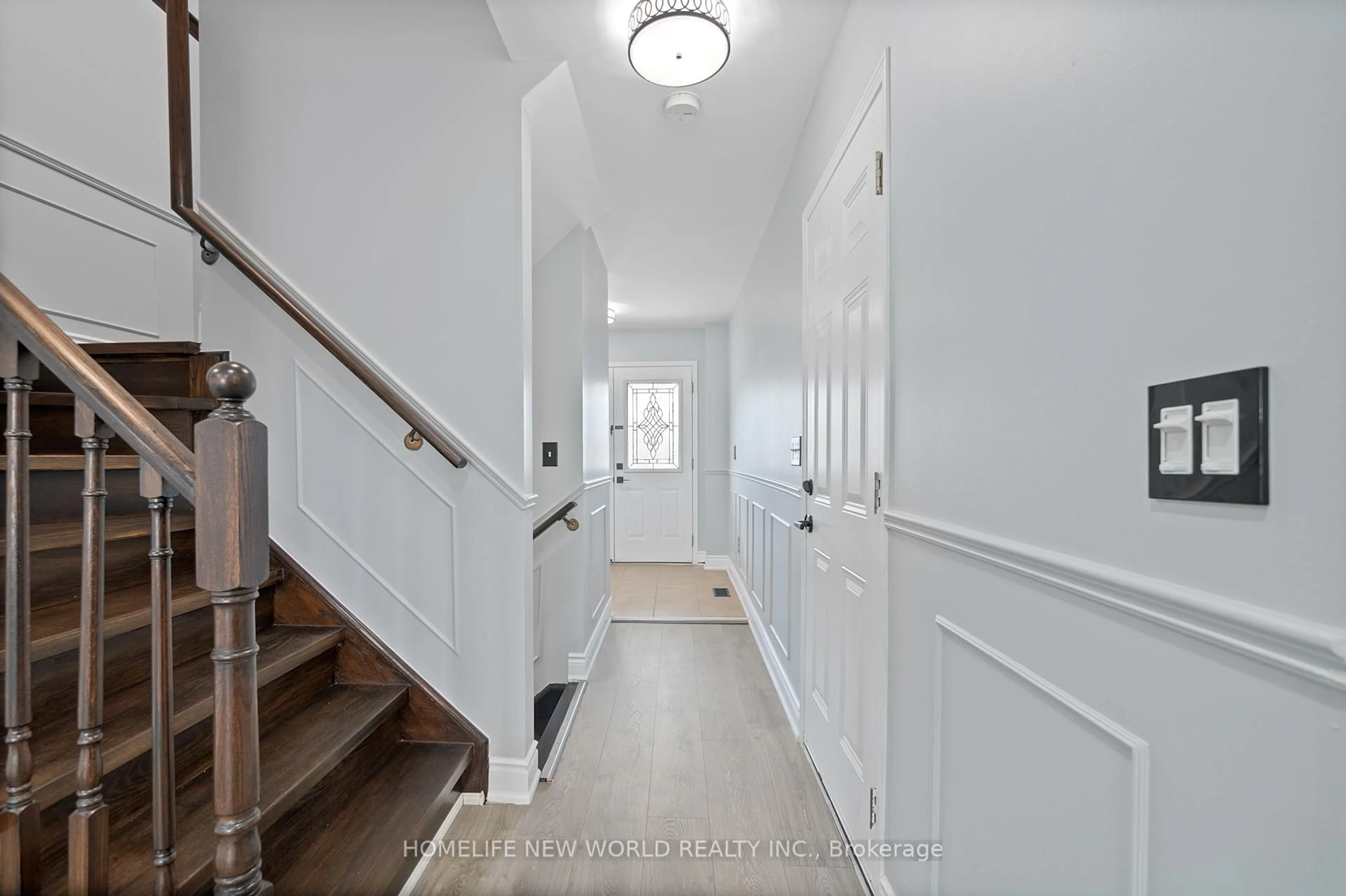 Indoor entryway for 4884 Capri Cres, Burlington Ontario L7M 0H8