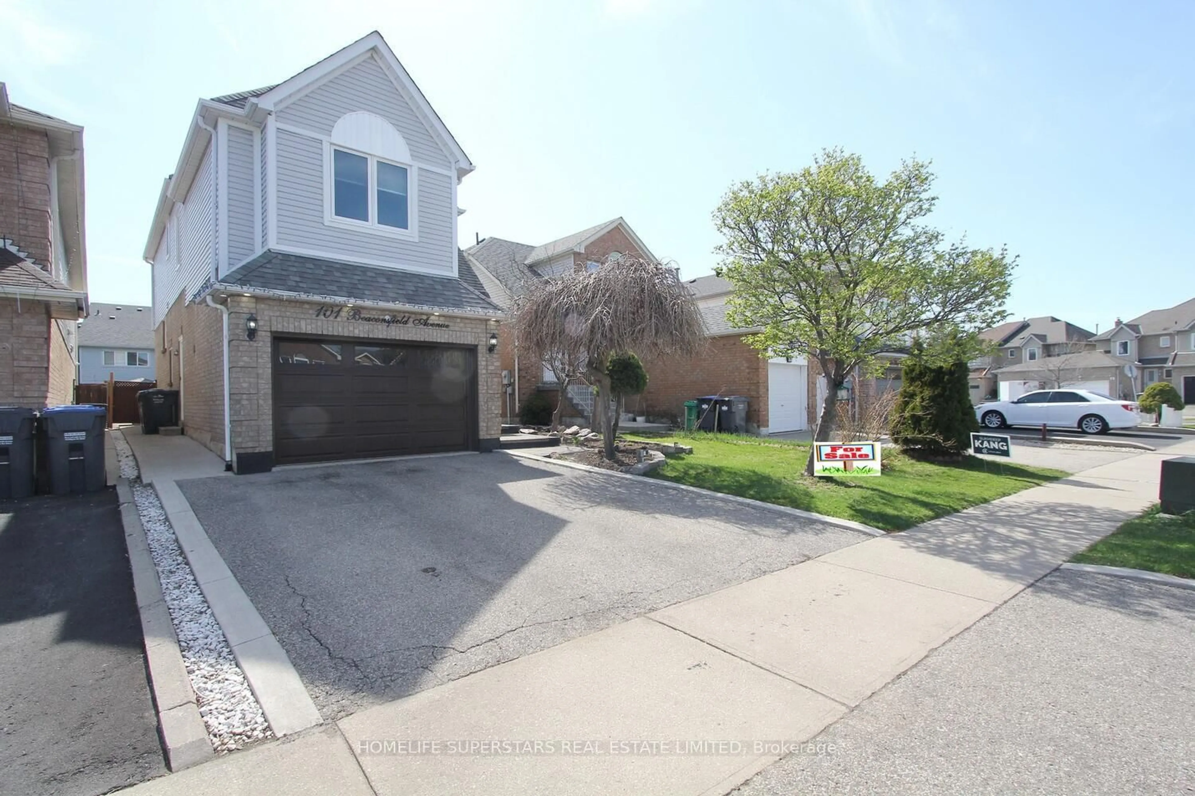 A pic from outside/outdoor area/front of a property/back of a property/a pic from drone, street for 101 Beaconsfield Ave, Brampton Ontario L6Y 4R6