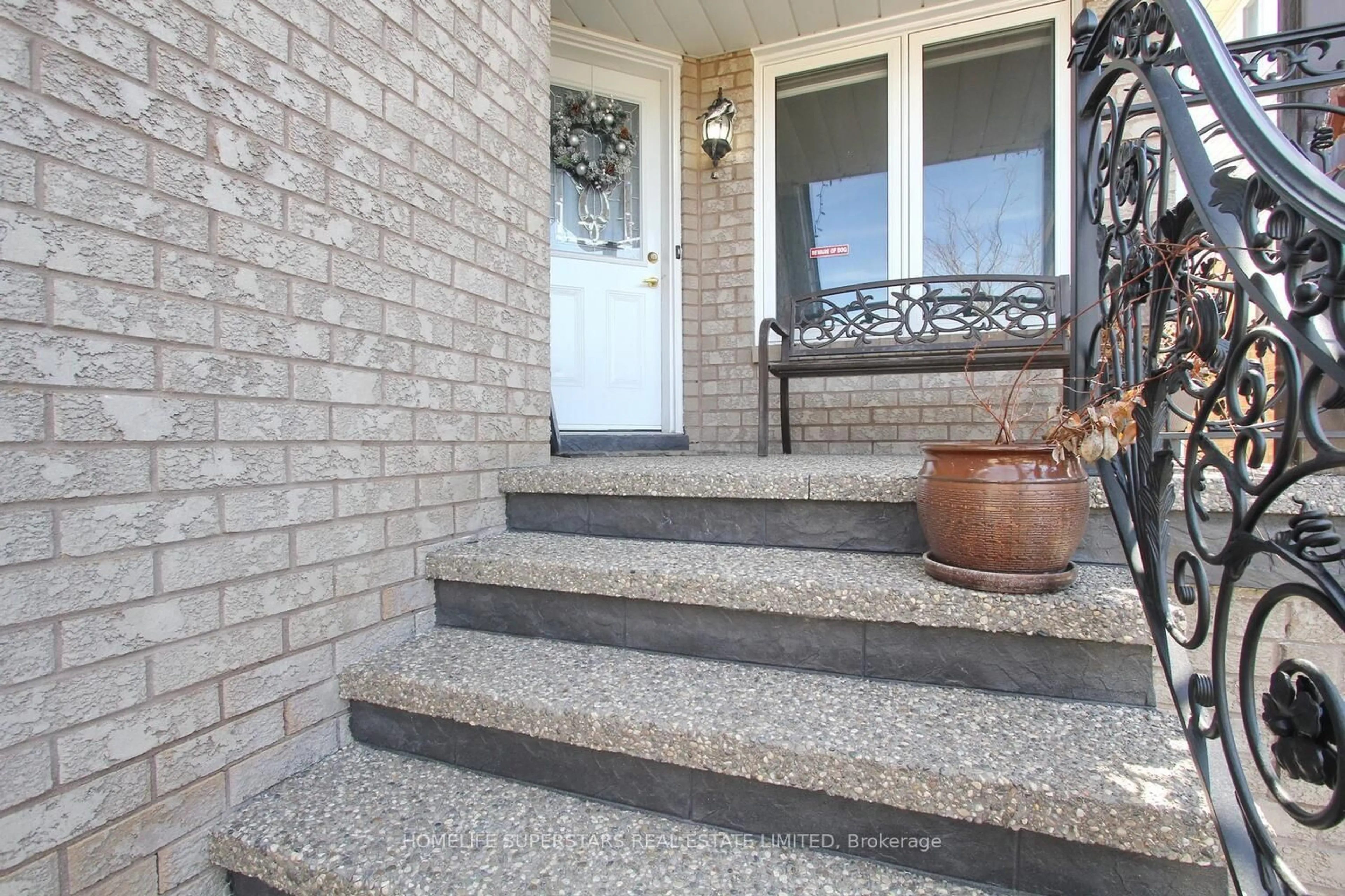 Unknown for 101 Beaconsfield Ave, Brampton Ontario L6Y 4R6