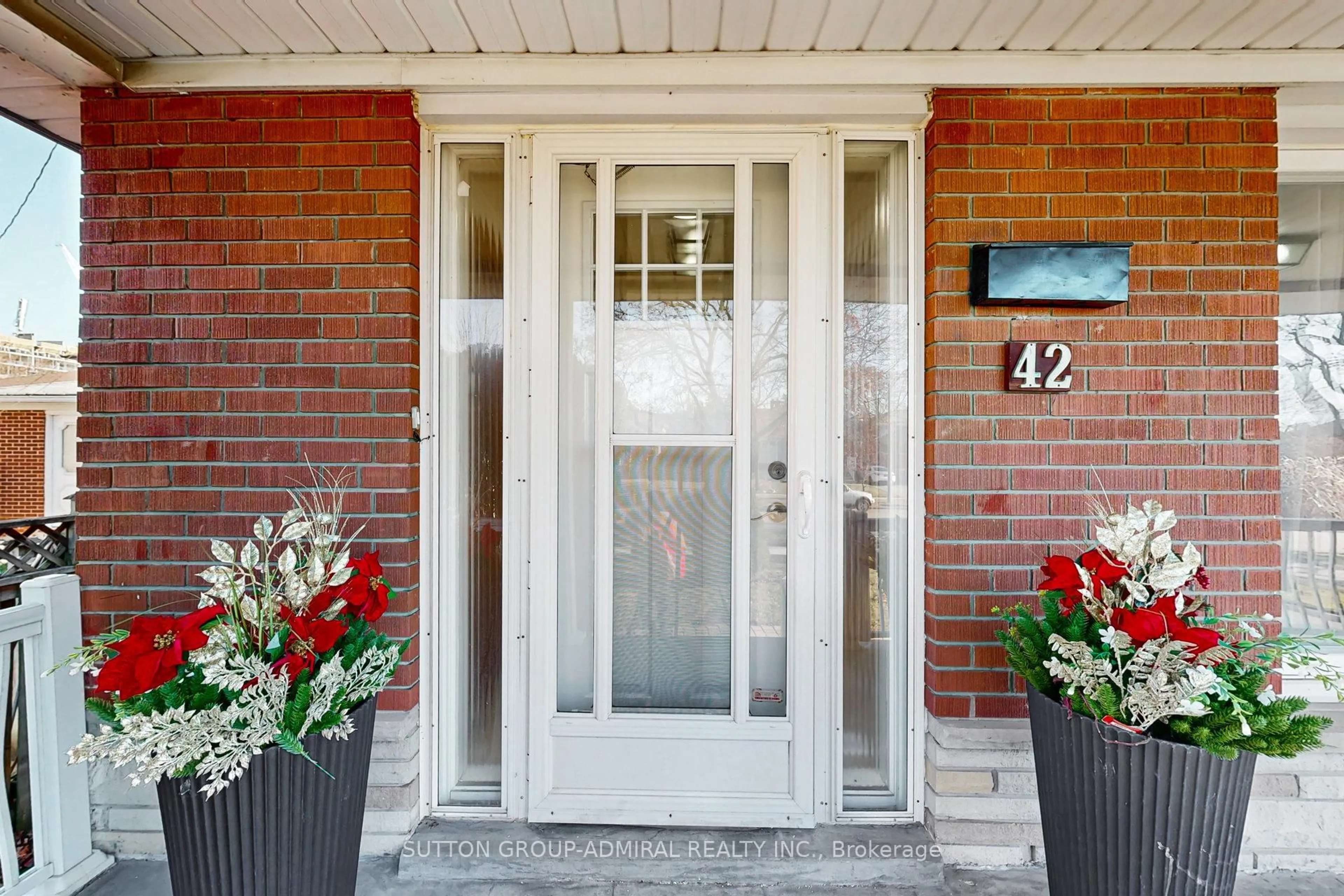 Indoor entryway for 42 Swordbill Dr, Toronto Ontario M9A 4V5