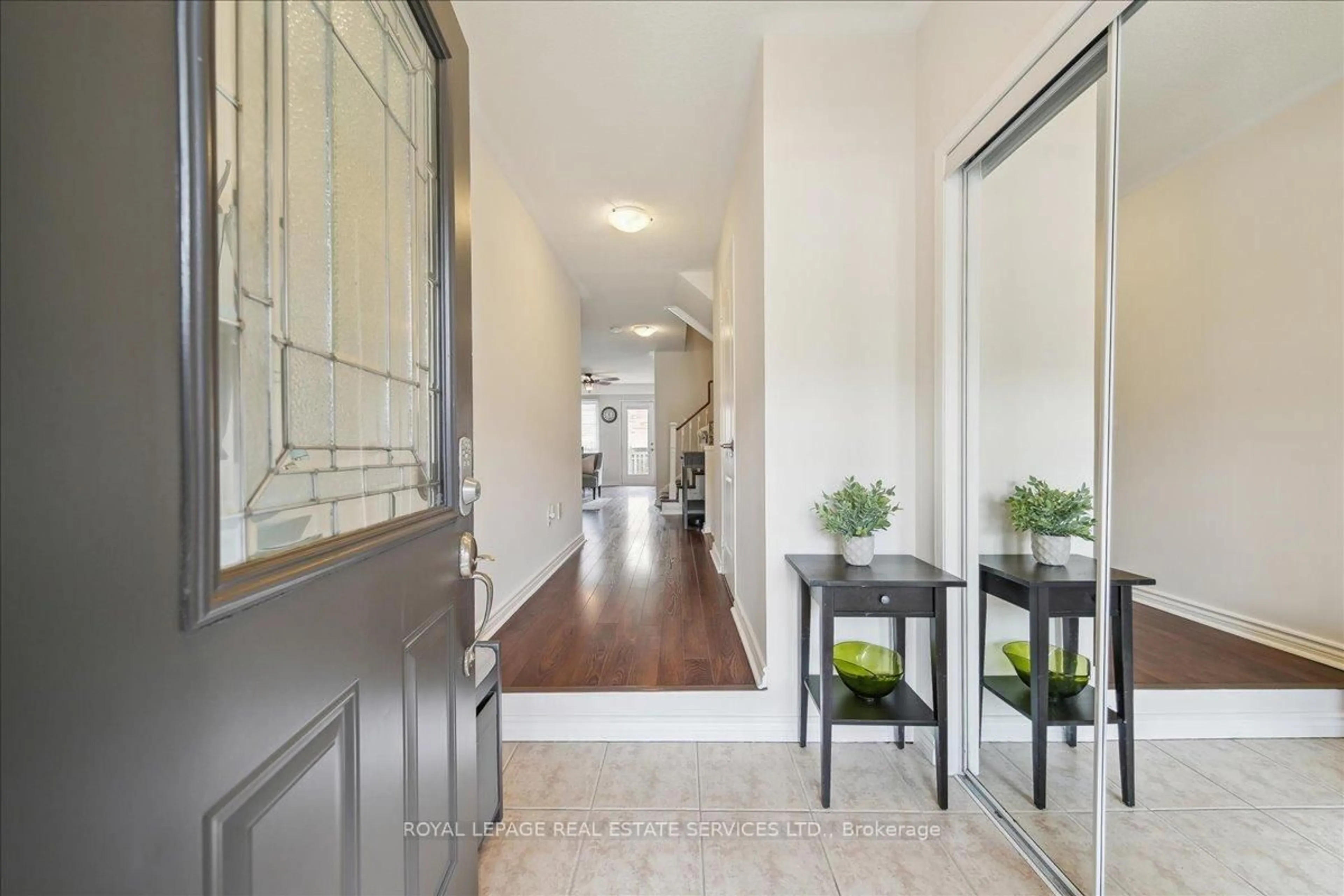 Indoor entryway for 83 Crystal Glen Cres, Brampton Ontario L6X 0K8