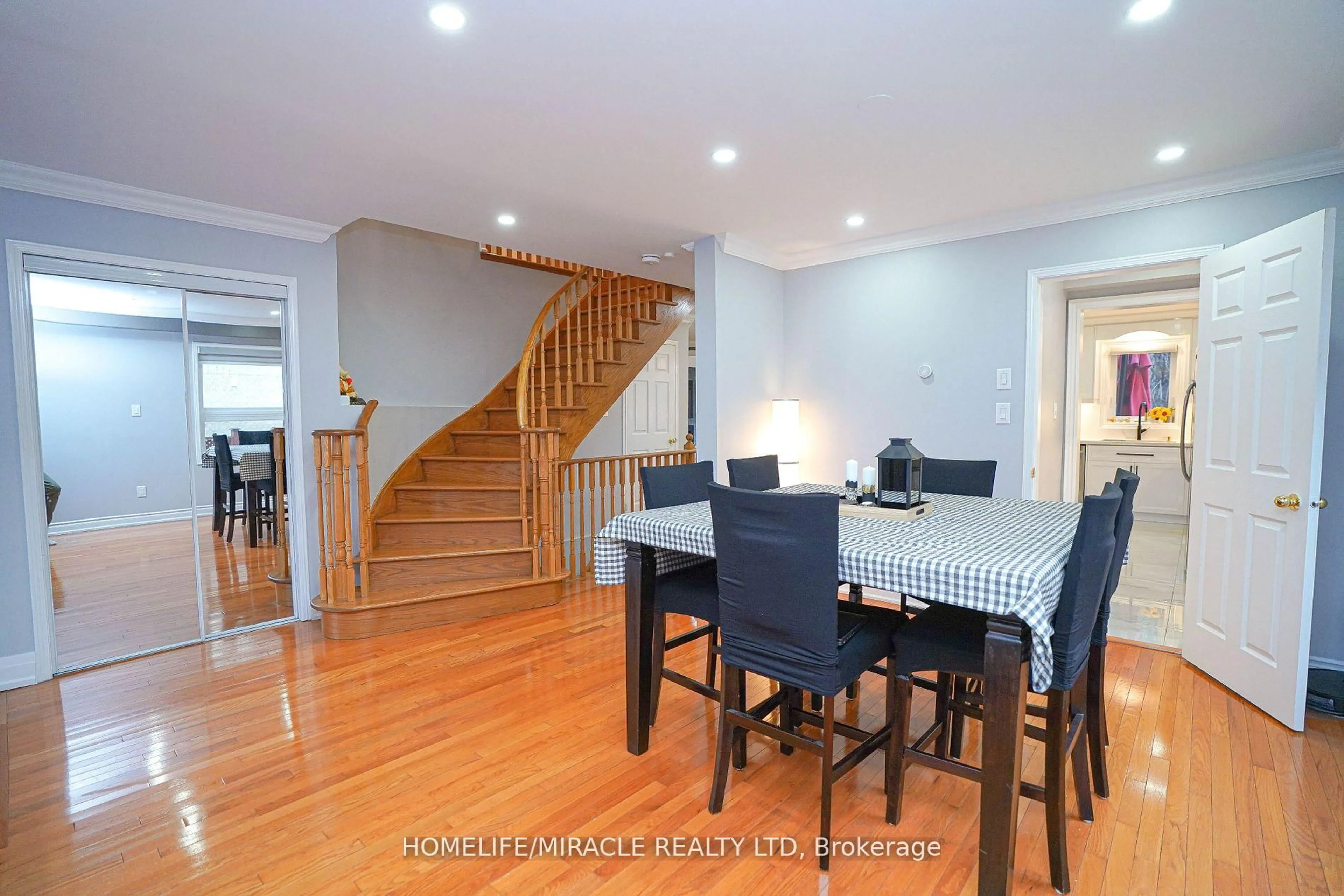 Dining room, wood/laminate floor for 6 Maplecrest Crt, Brampton Ontario L6P 1B2
