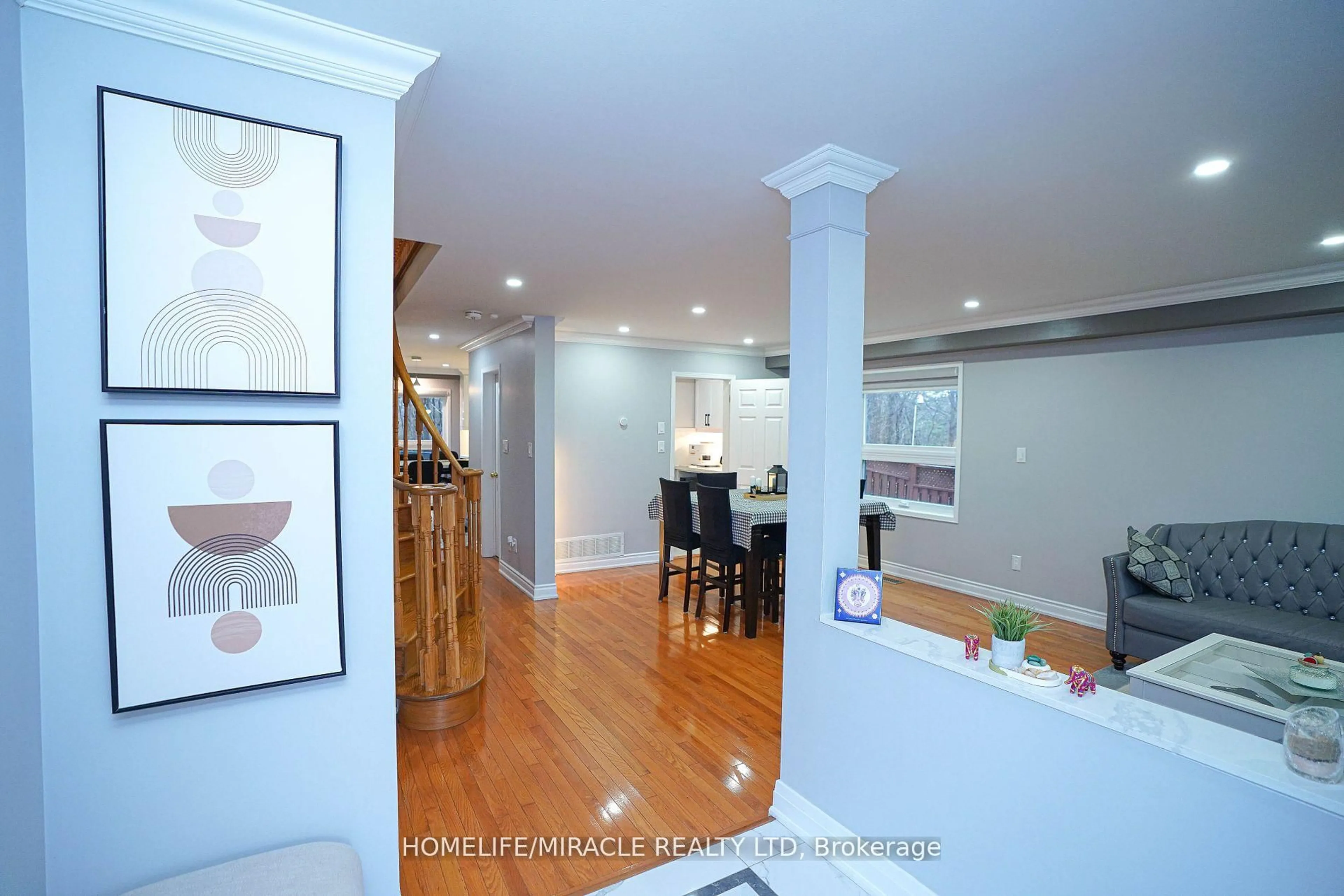 Open concept kitchen, unknown for 6 Maplecrest Crt, Brampton Ontario L6P 1B2