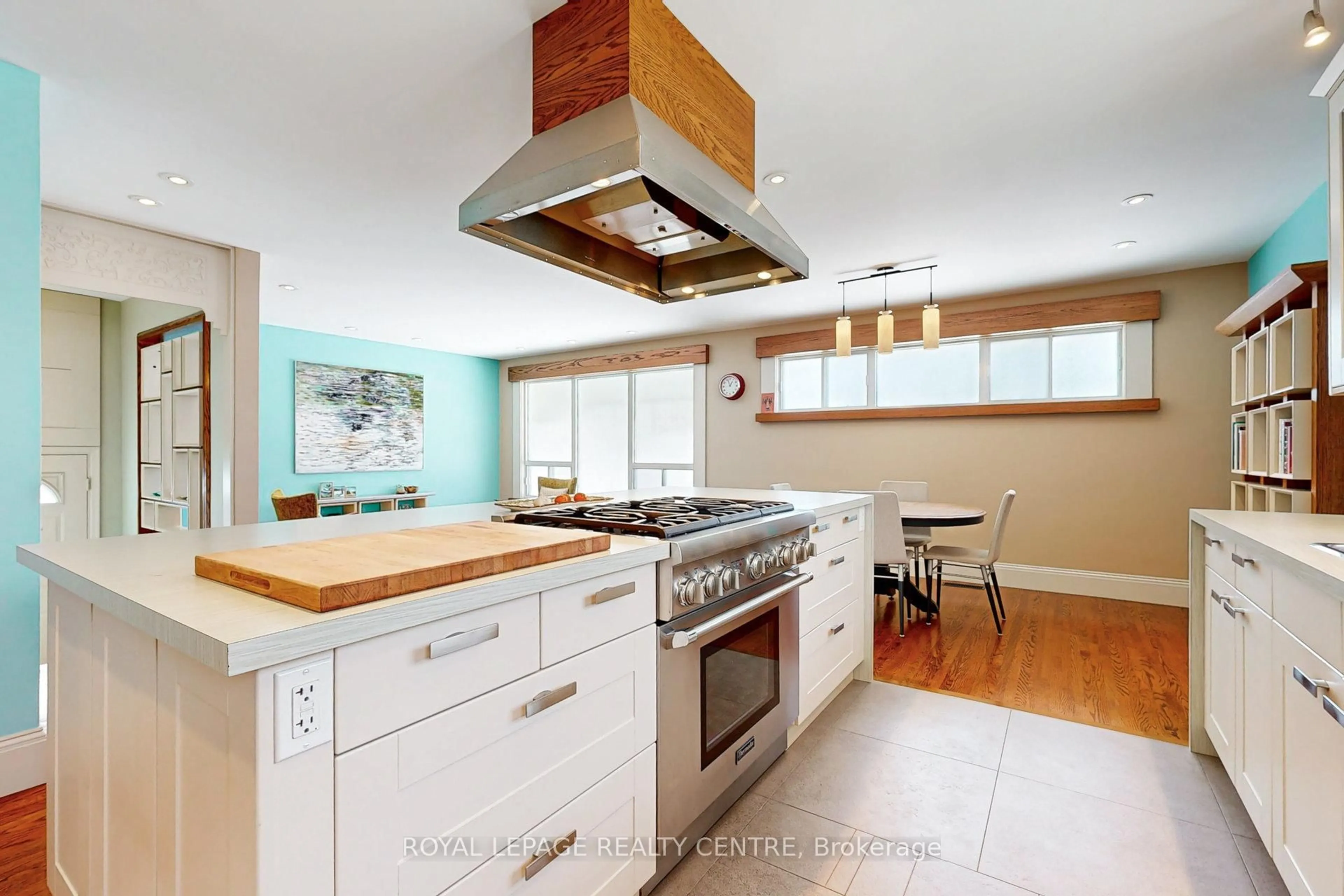 Contemporary kitchen, unknown for 23 Templar Dr, Toronto Ontario M9R 3C6