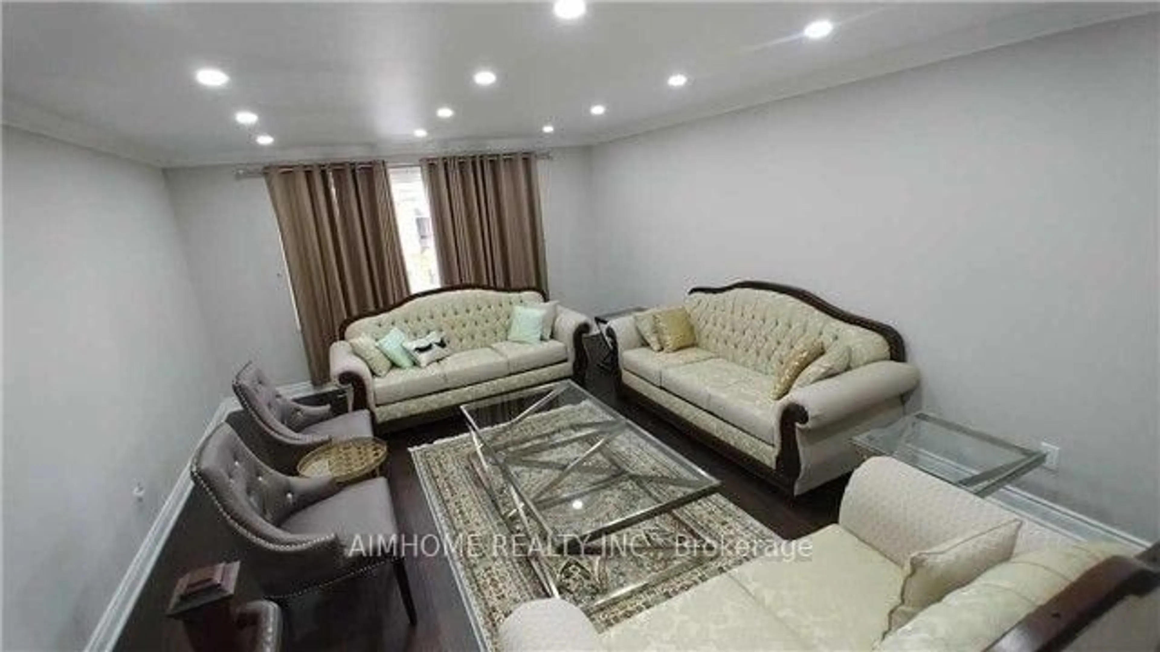 Living room with furniture, carpet floor for 655 Brougham Pl, Mississauga Ontario L5B 2Z5