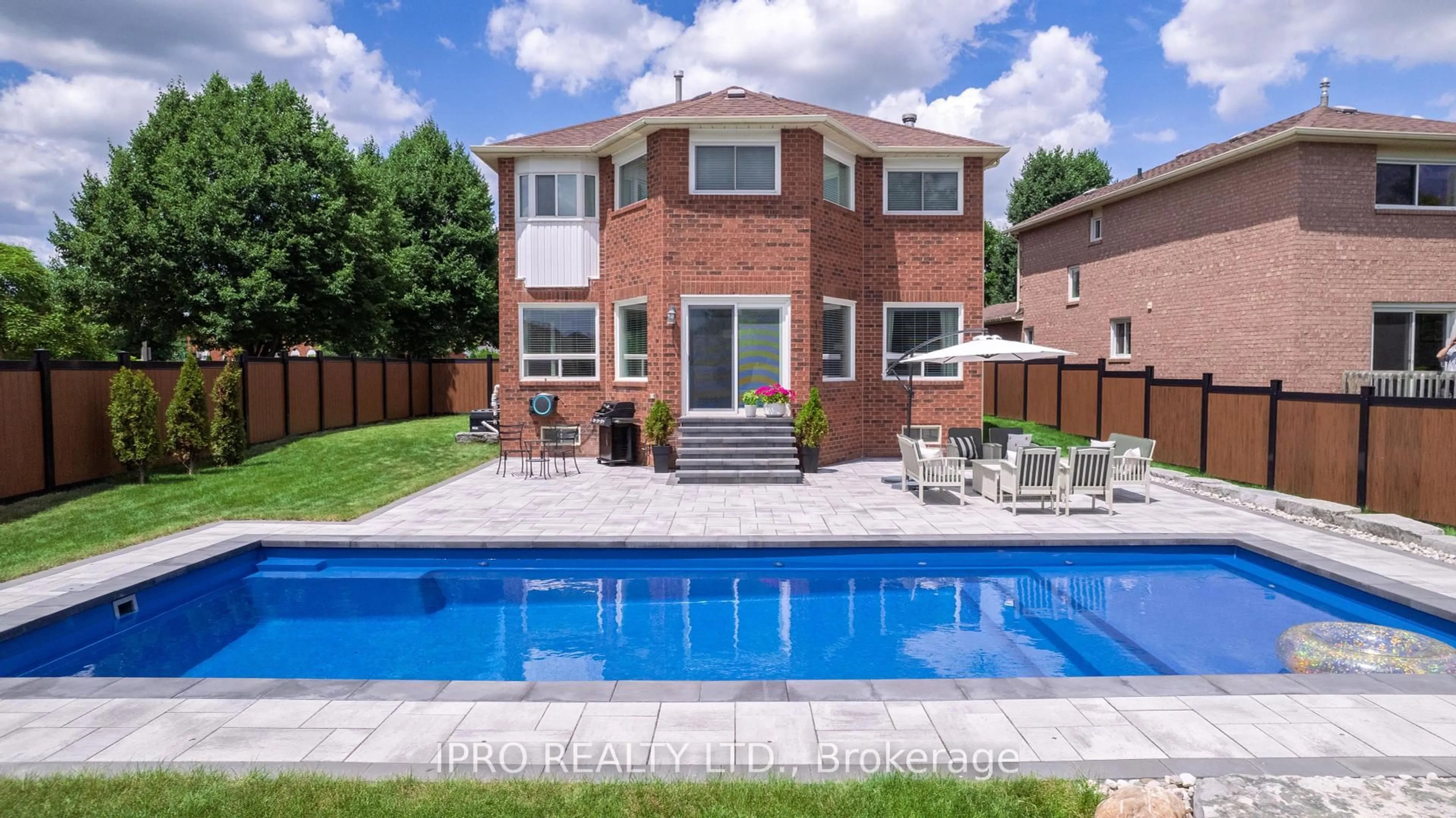 Home with brick exterior material, water/lake/river/ocean view for 2 Smith Dr, Halton Hills Ontario L7G 5K6