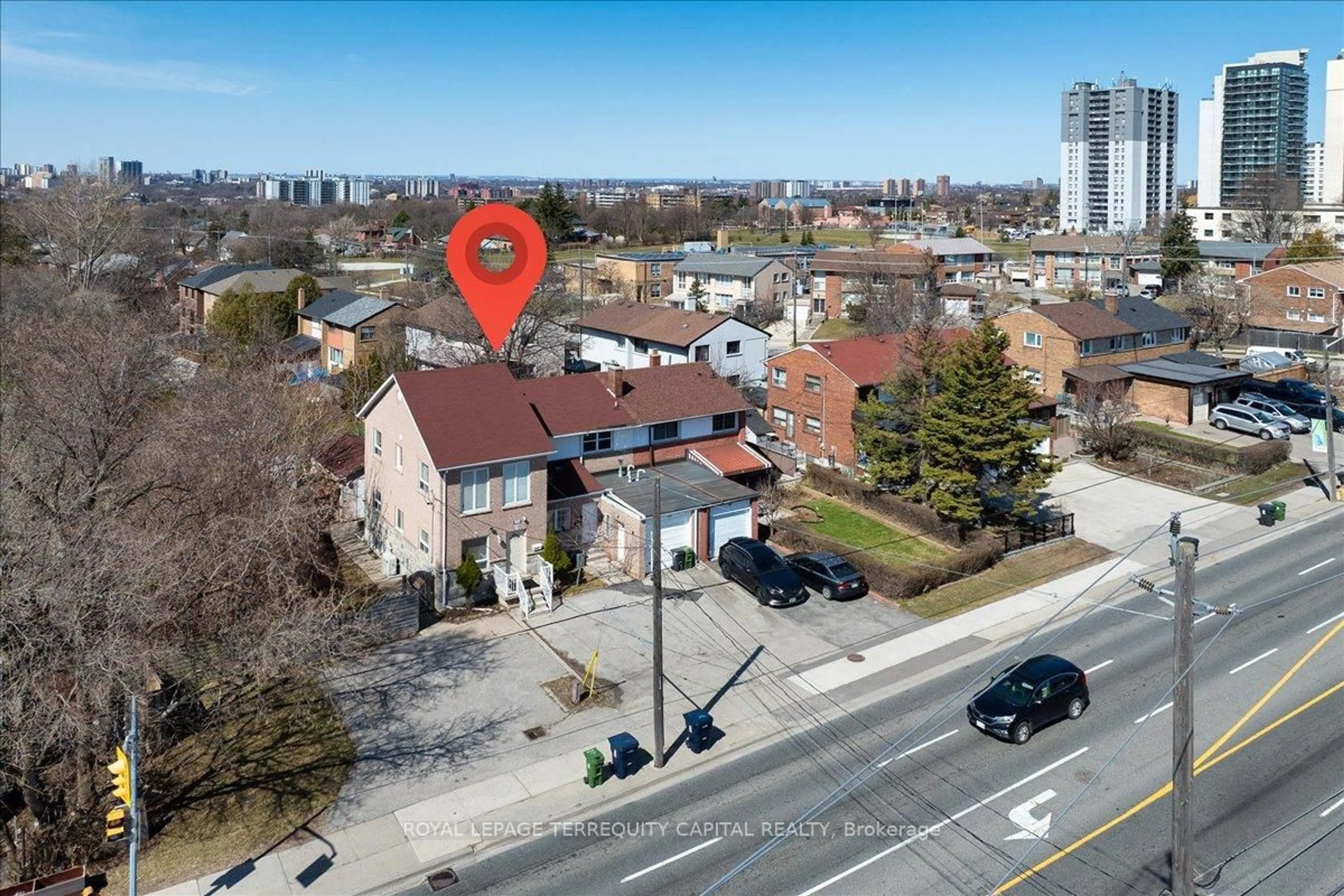A pic from outside/outdoor area/front of a property/back of a property/a pic from drone, street for 2338, 2338R, 2340, Keele St, Toronto Ontario M6M 4A4