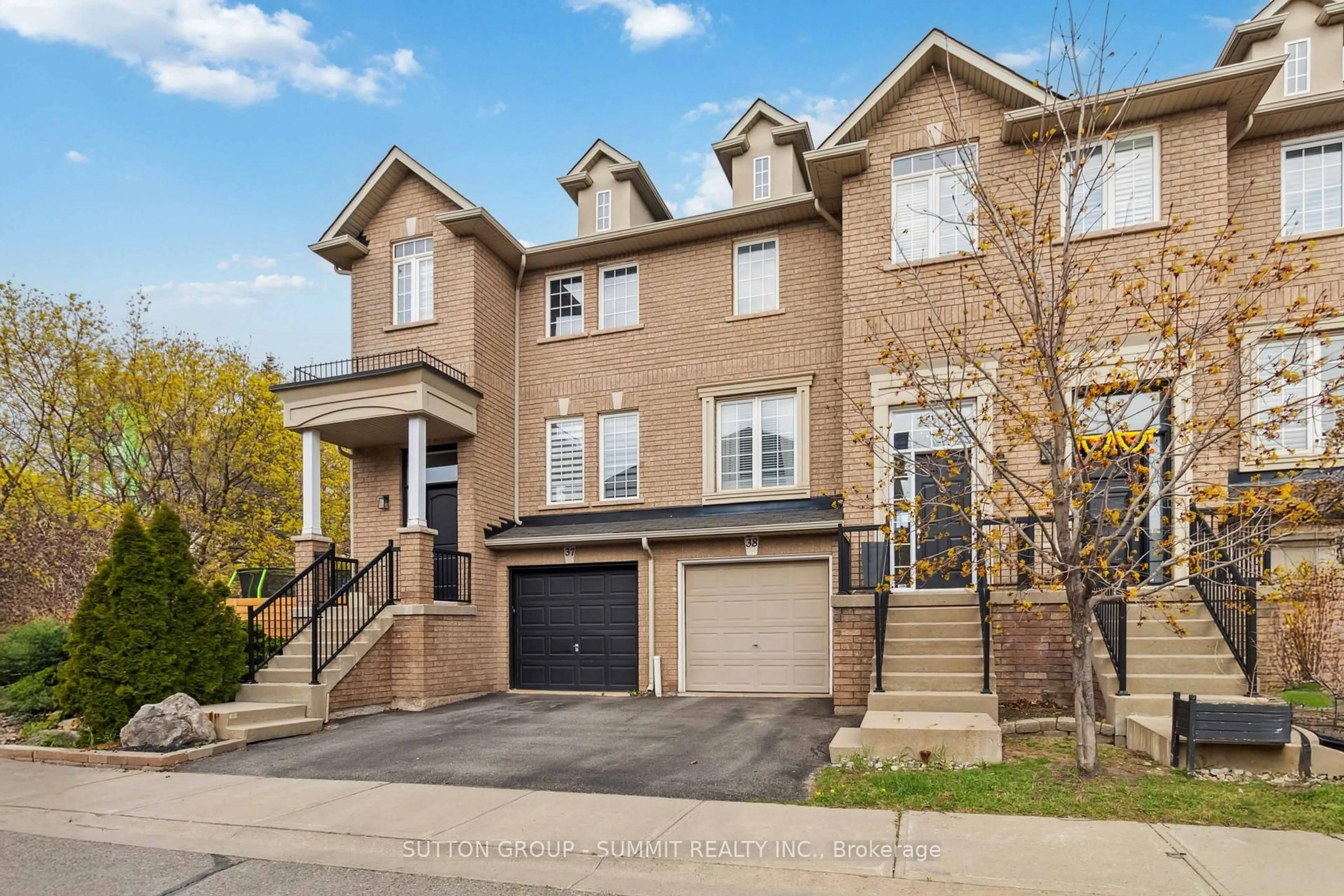 Home with brick exterior material, street for 2280 BARONWOOD Dr #38, Oakville Ontario L6M 4Z5