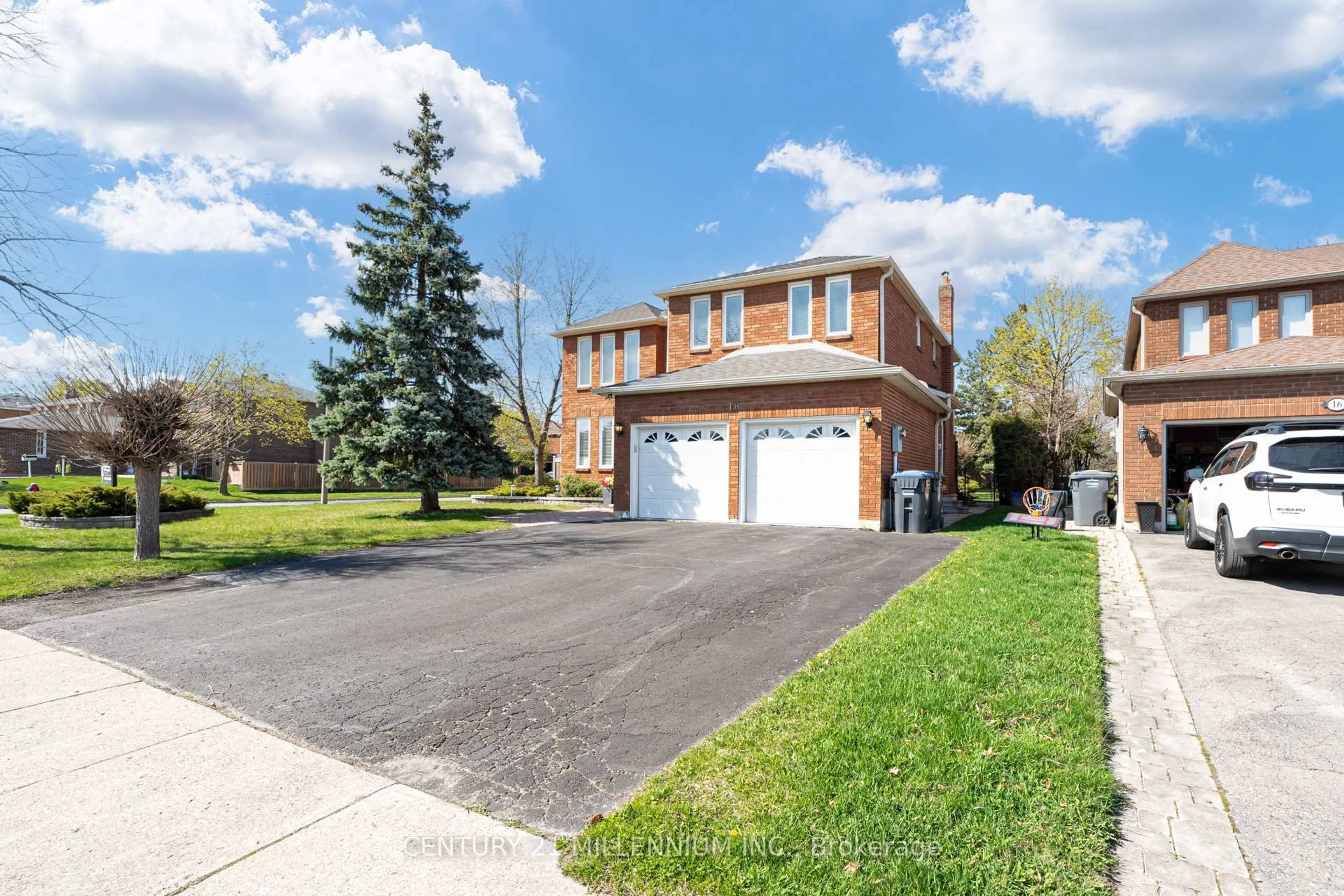 Home with brick exterior material, street for 18 Pebble Beach Crt, Brampton Ontario L6S 4E9