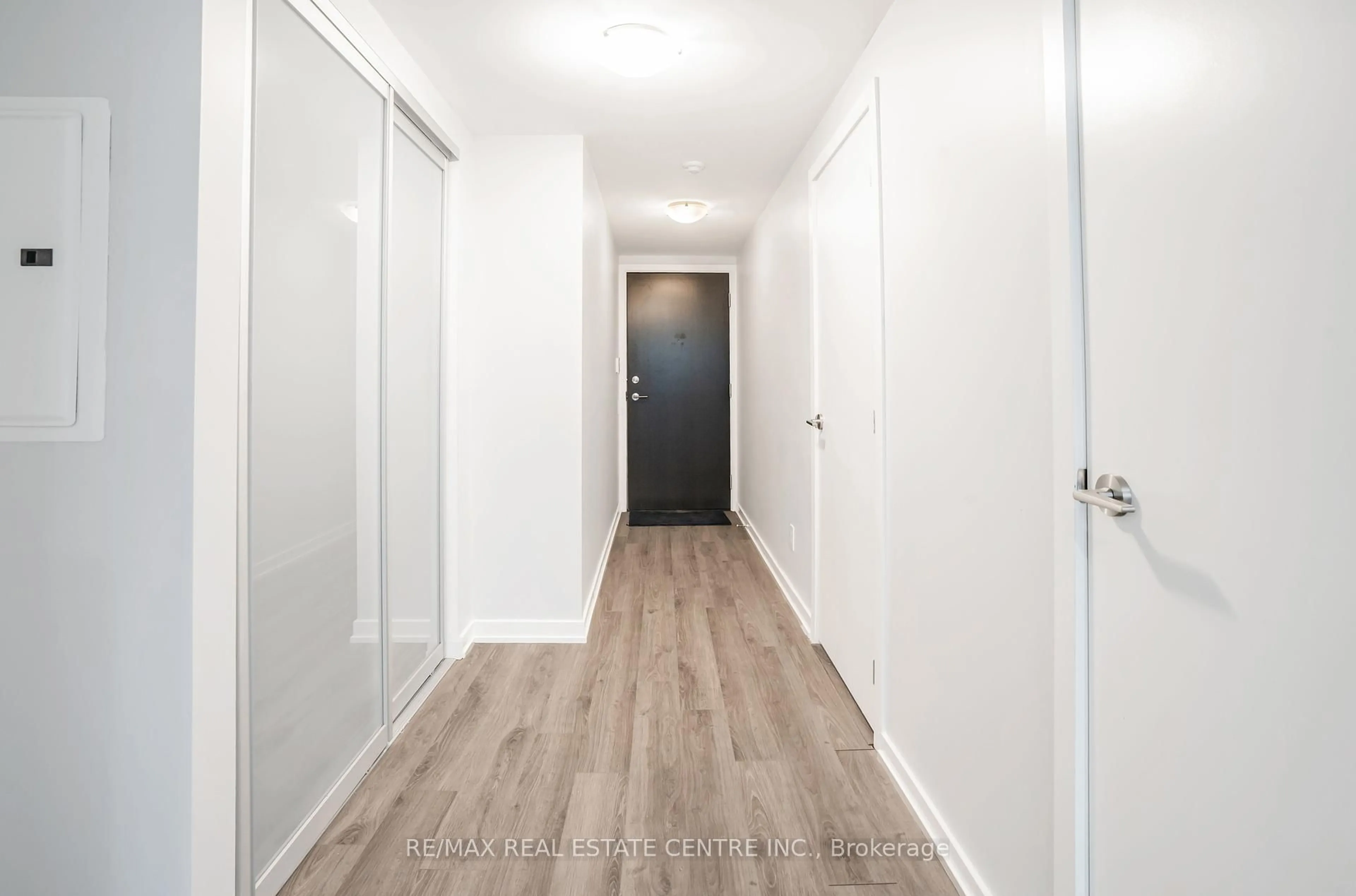 Unknown for 105 The Queensway Ave #303, Toronto Ontario M6S 5B5