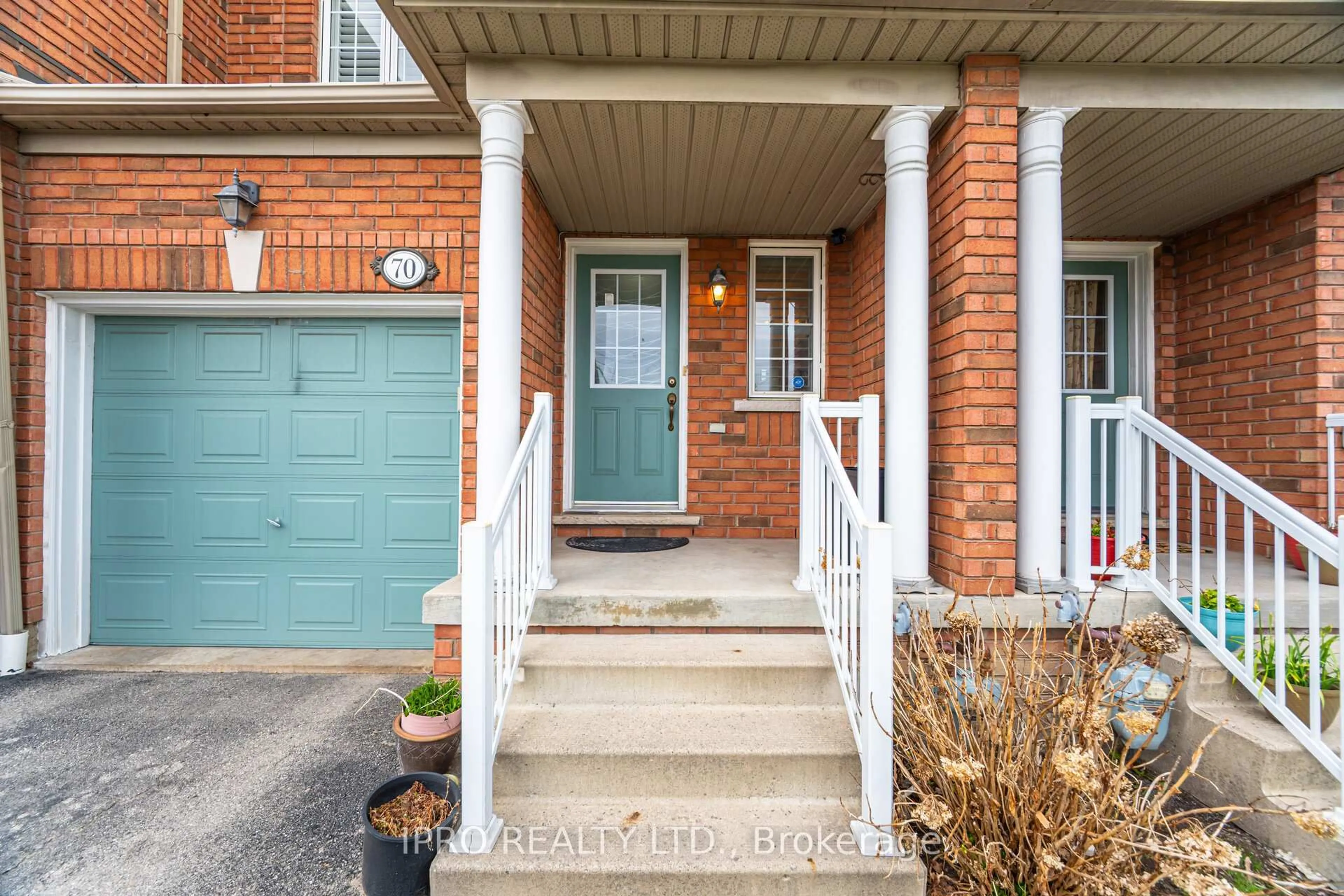 Indoor entryway for 770 Othello Crt #70, Mississauga Ontario L5W 1Y2