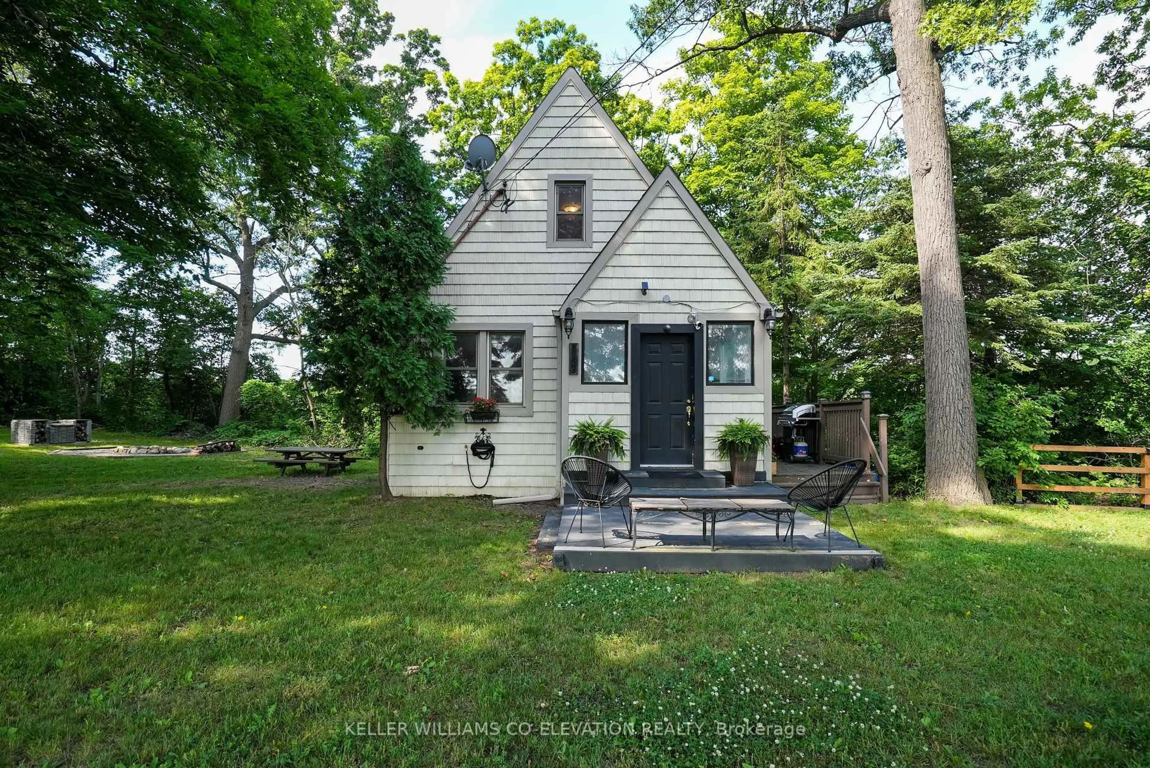 Home with vinyl exterior material, street for 1136 Bronte Rd, Oakville Ontario L6M 4G4