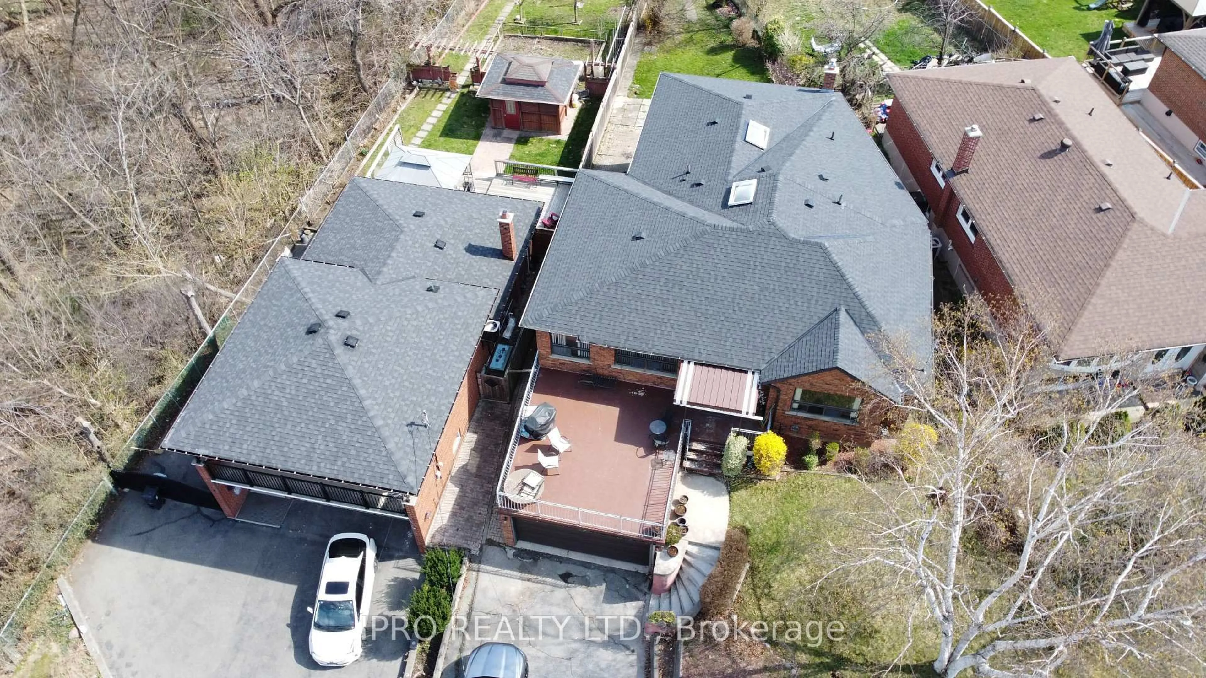 A pic from outside/outdoor area/front of a property/back of a property/a pic from drone, street for 577 Rustic Rd, Toronto Ontario M6L 1Y2