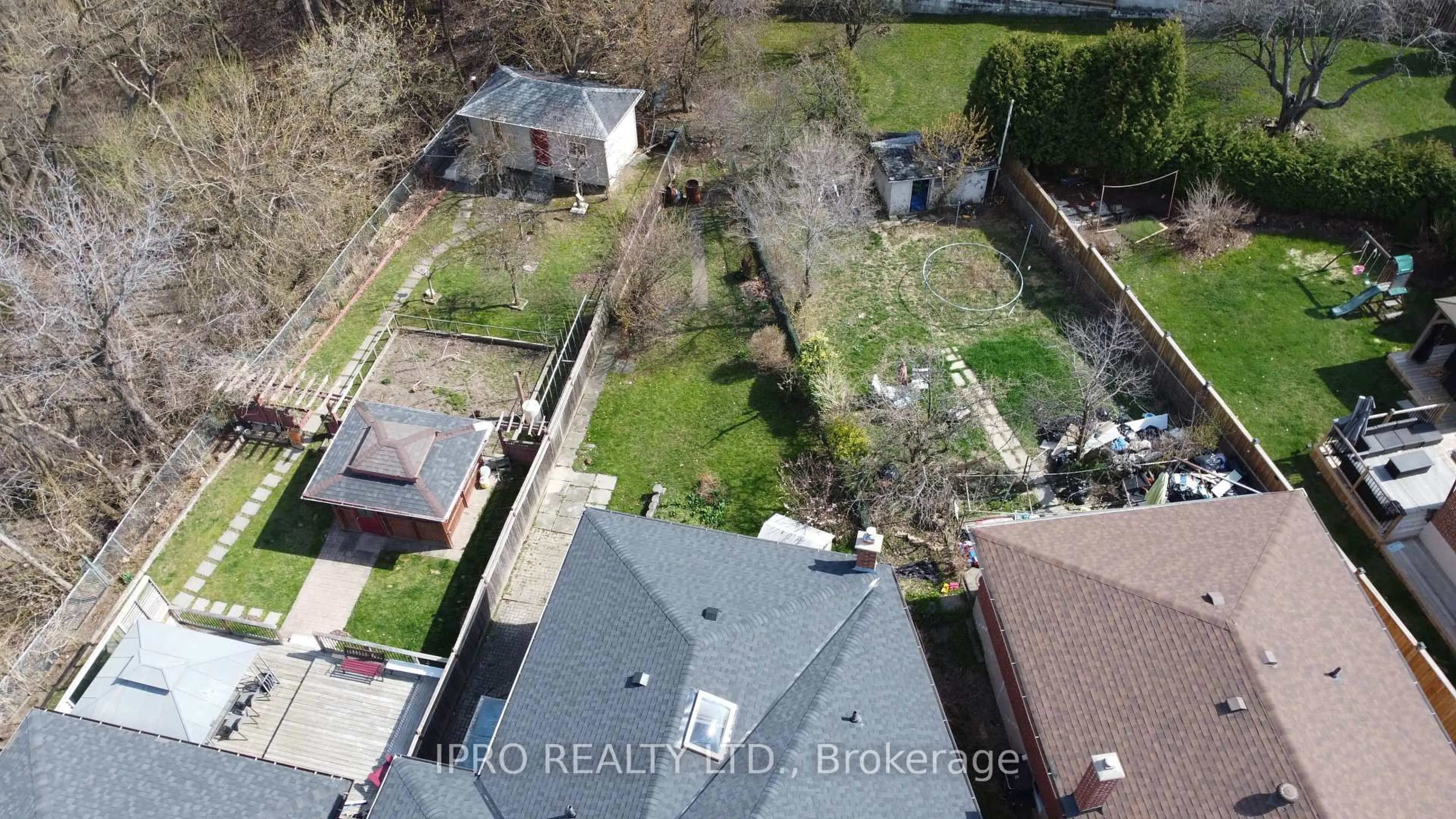 A pic from outside/outdoor area/front of a property/back of a property/a pic from drone, street for 577 Rustic Rd, Toronto Ontario M6L 1Y2