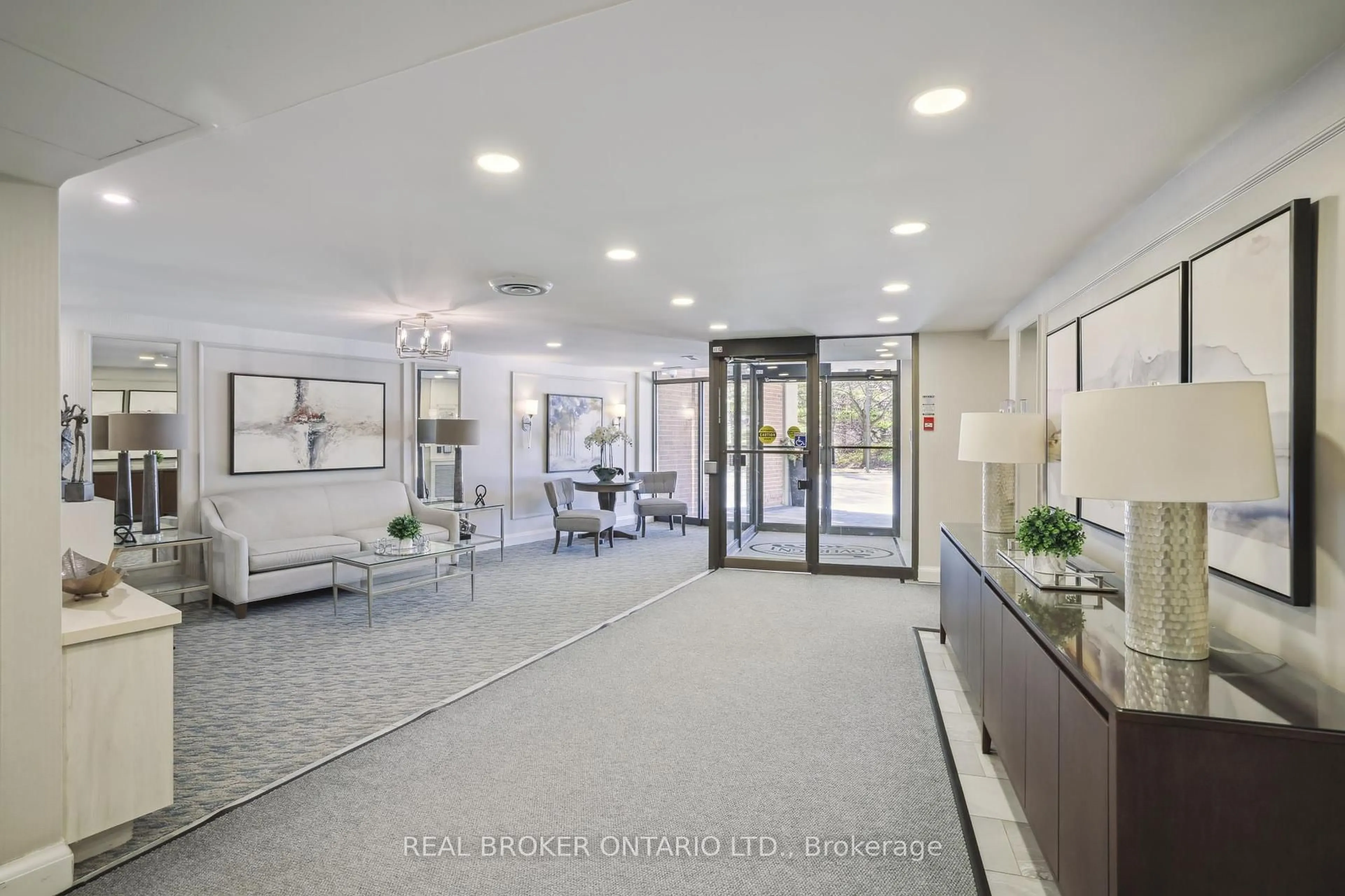 Indoor foyer for 1230 Marlborough Crt #506, Oakville Ontario L6H 3K6