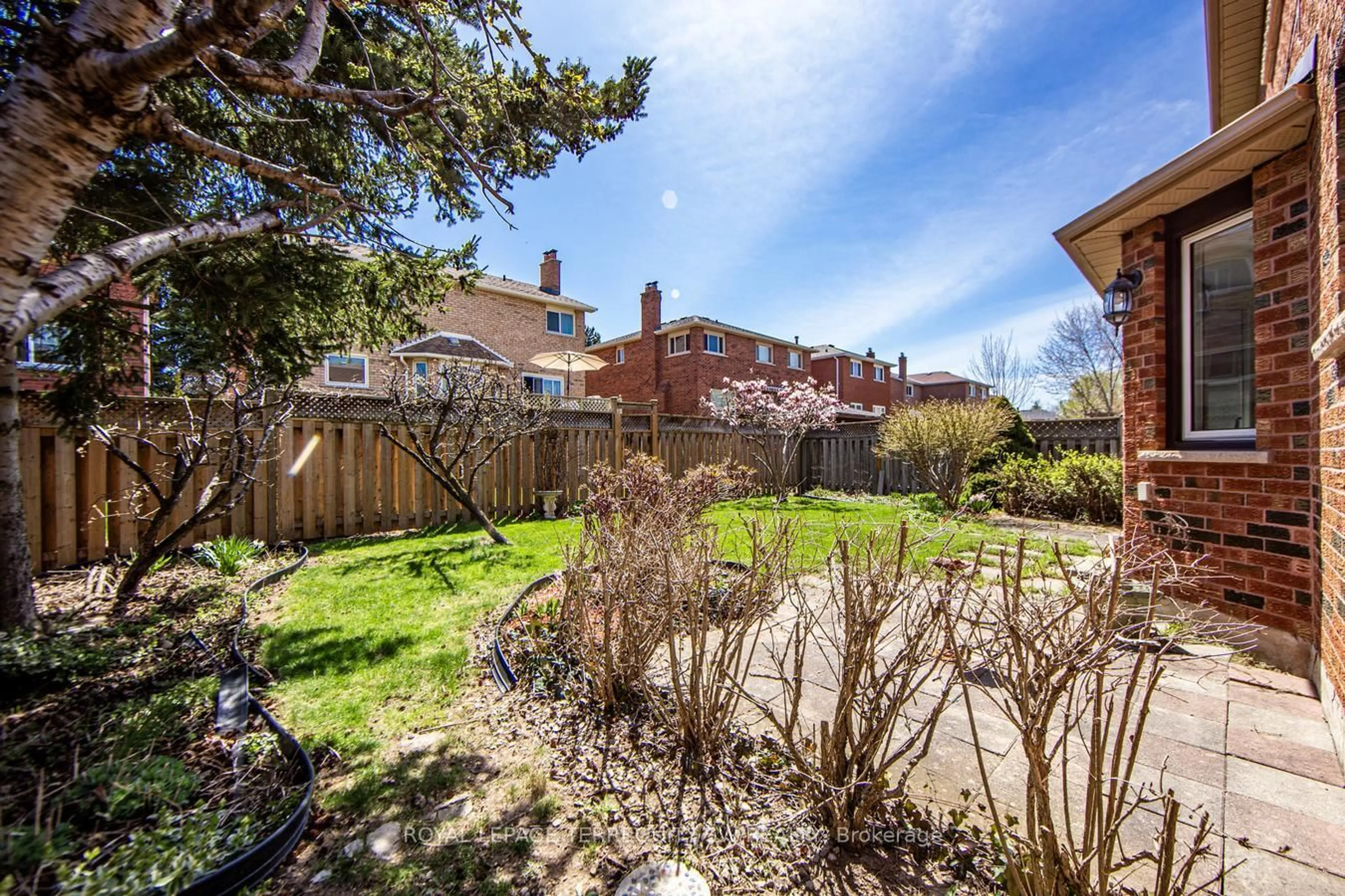 Patio, street for 3116 The Collegeway N/A, Mississauga Ontario L5L 4Z6
