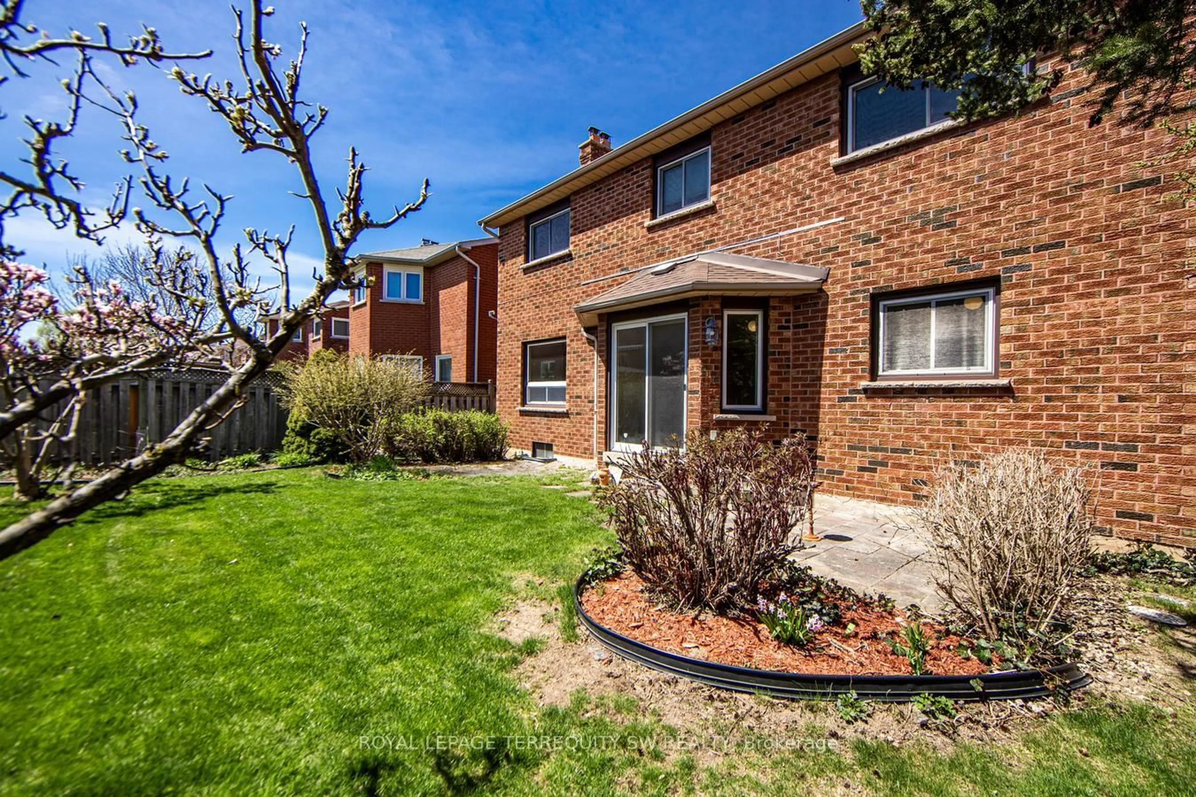 Home with brick exterior material, street for 3116 The Collegeway N/A, Mississauga Ontario L5L 4Z6