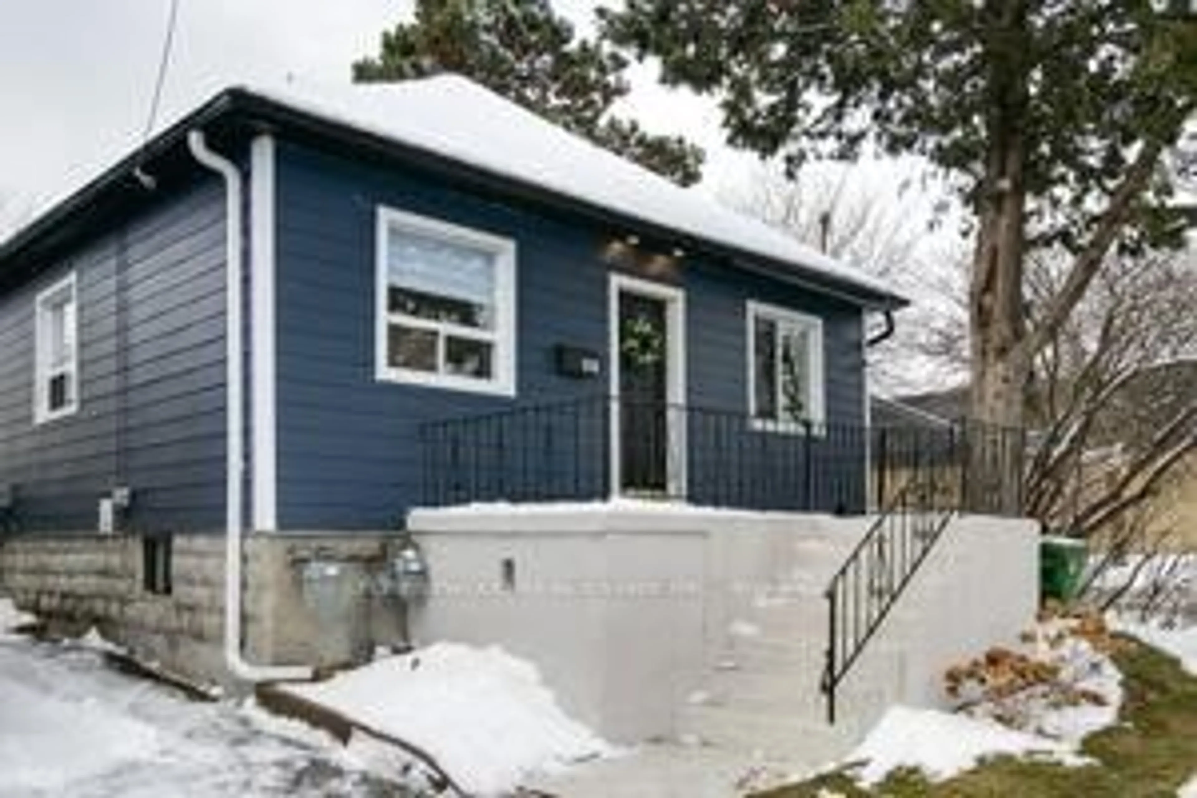 Home with vinyl exterior material, street for 114 Thirtieth St, Toronto Ontario M8W 3C2