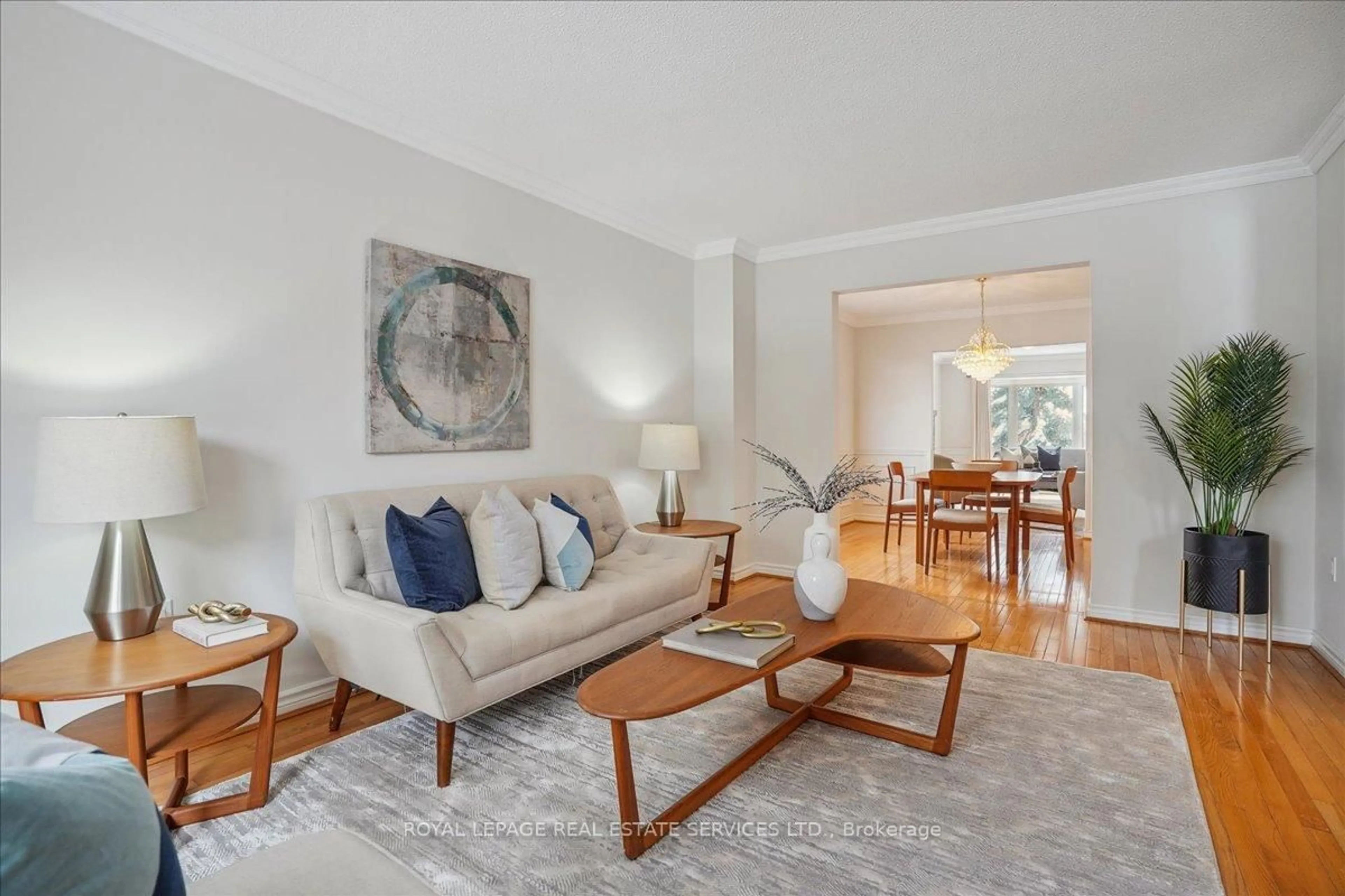 Living room with furniture, unknown for 2076 Pelee Blvd, Oakville Ontario L6H 5N8
