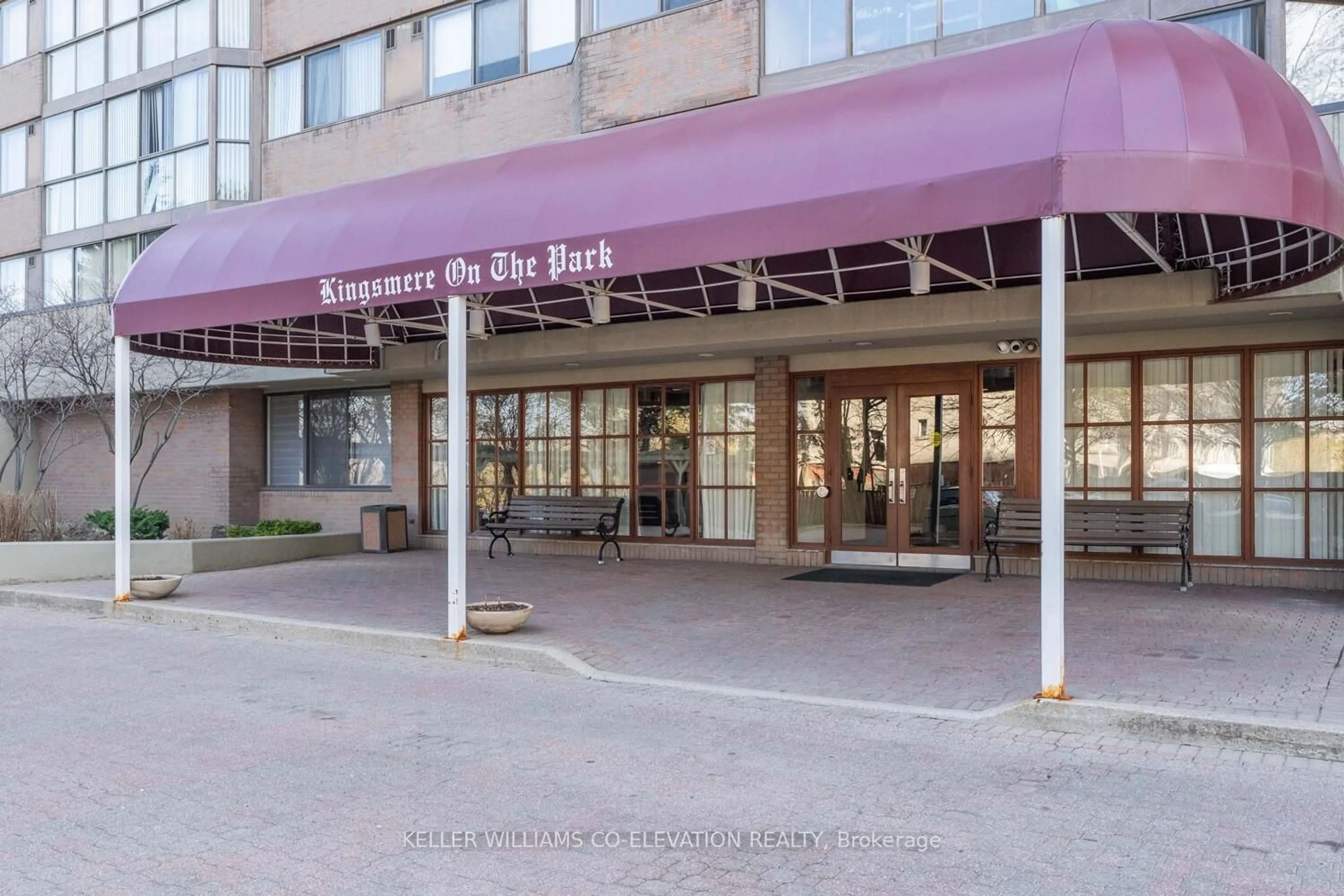 Indoor foyer for 880 Dundas St #1604, Mississauga Ontario L5C 4H3
