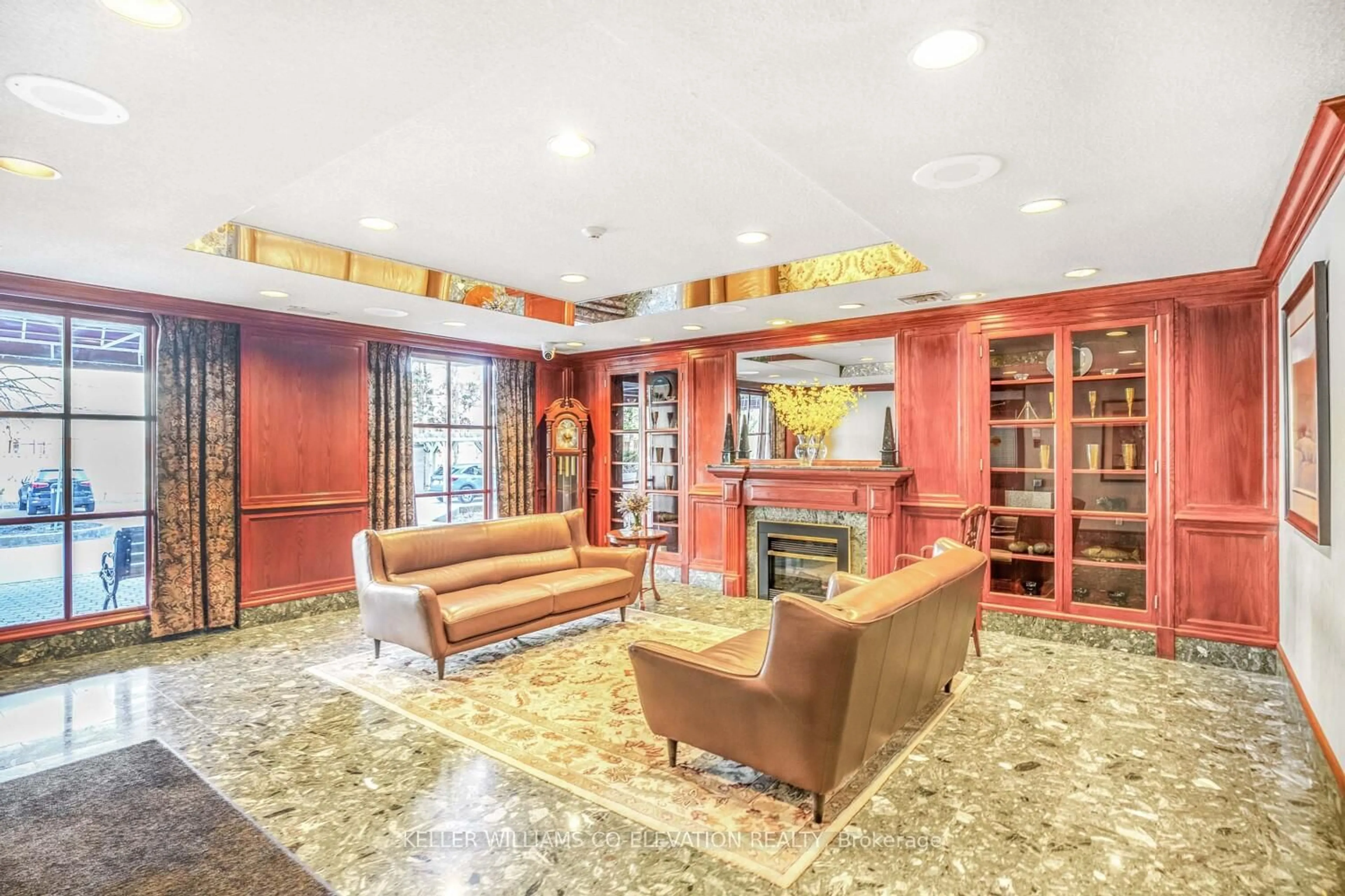 Lobby for 880 Dundas St #1604, Mississauga Ontario L5C 4H3