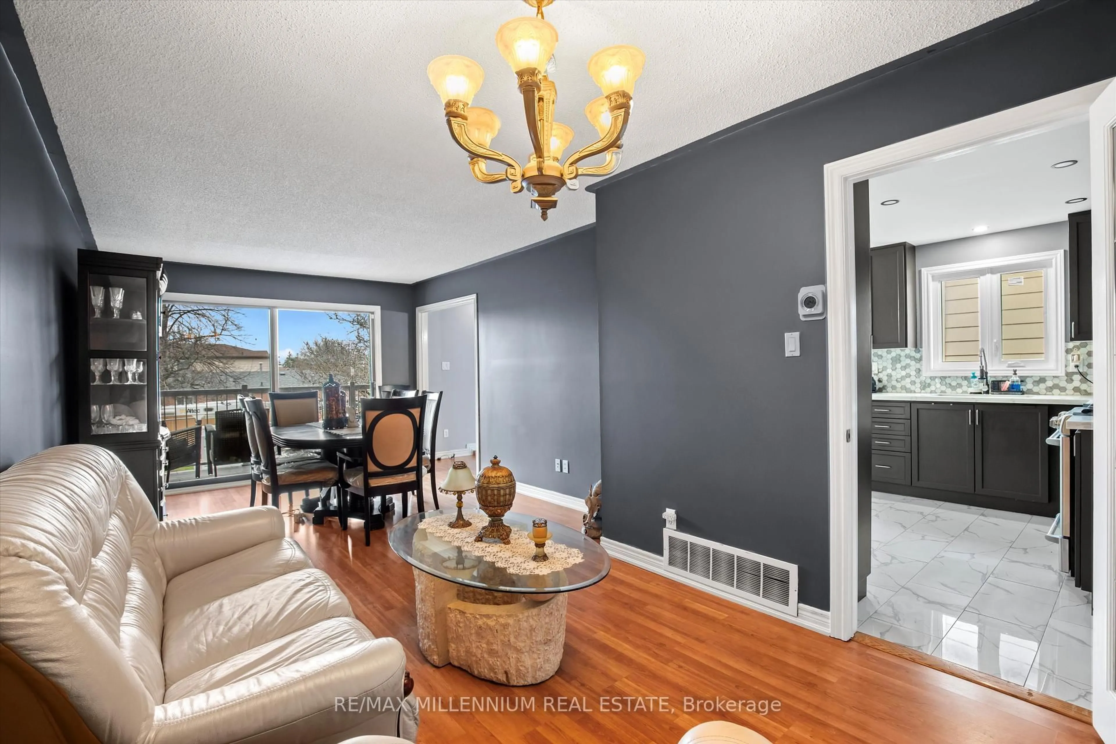 Dining room, unknown for 4 Martindale Cres, Brampton Ontario L6X 2T9