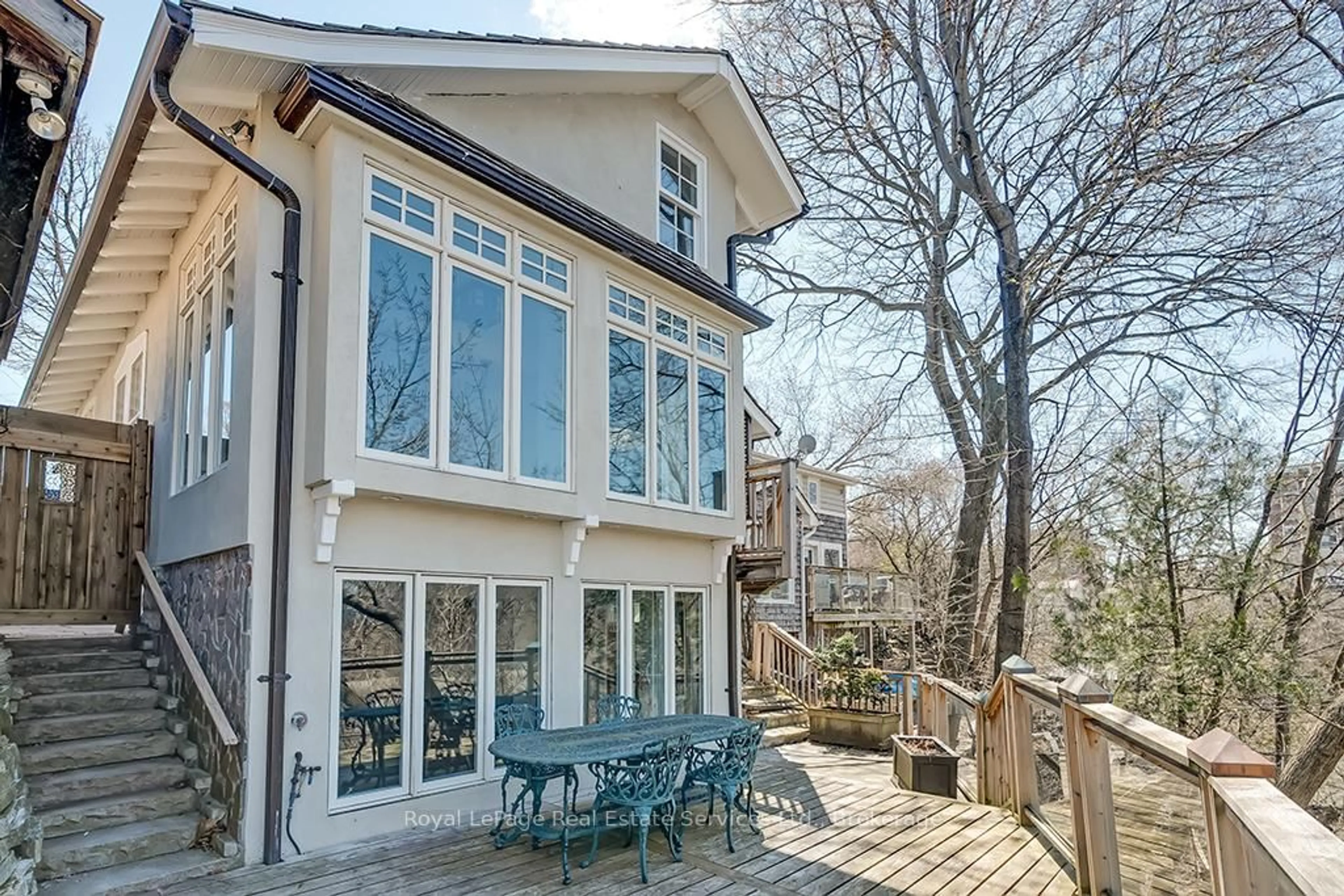 Patio, unknown for 213 Randall St, Oakville Ontario L6J 1P5