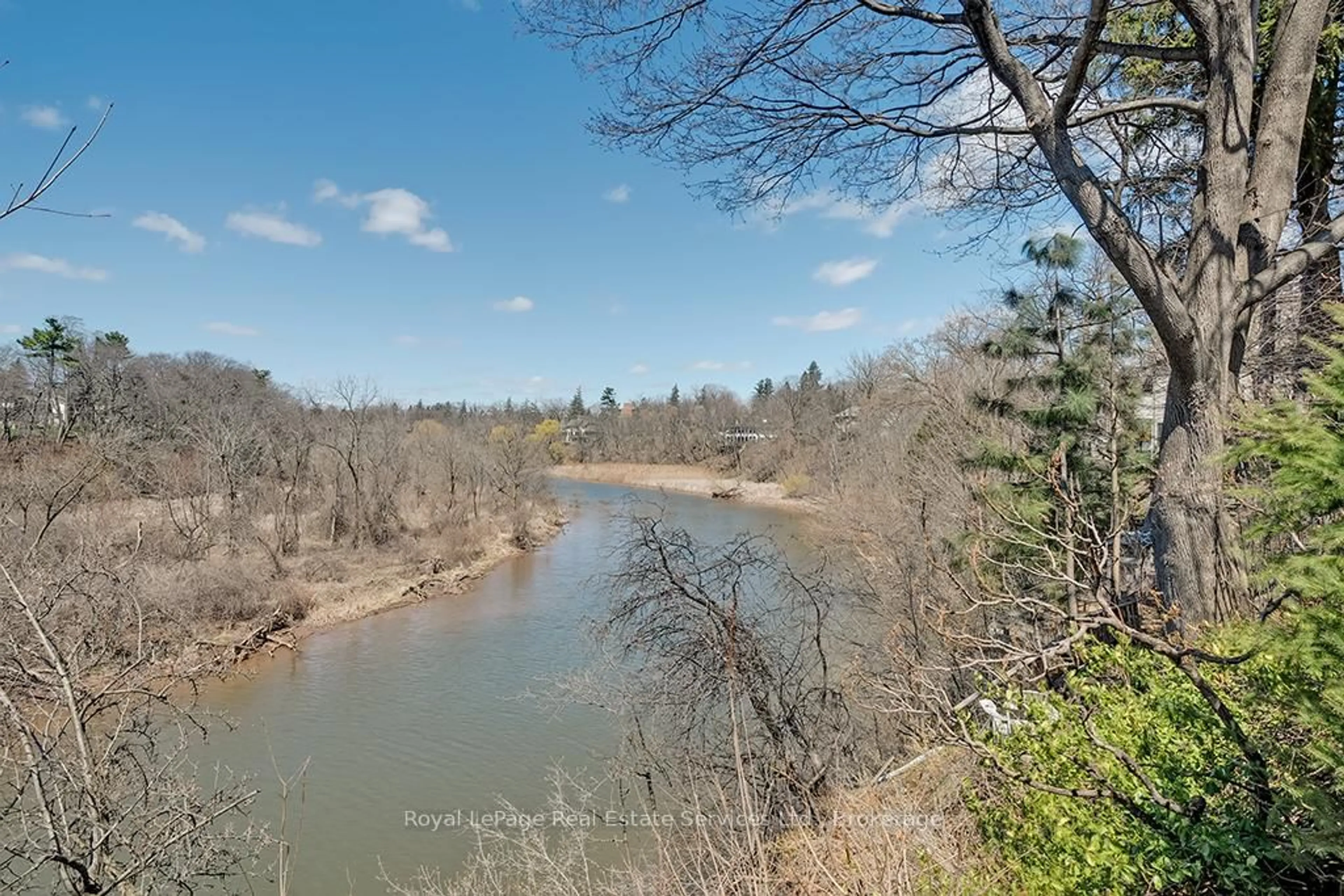 A pic from outside/outdoor area/front of a property/back of a property/a pic from drone, water/lake/river/ocean view for 213 Randall St, Oakville Ontario L6J 1P5