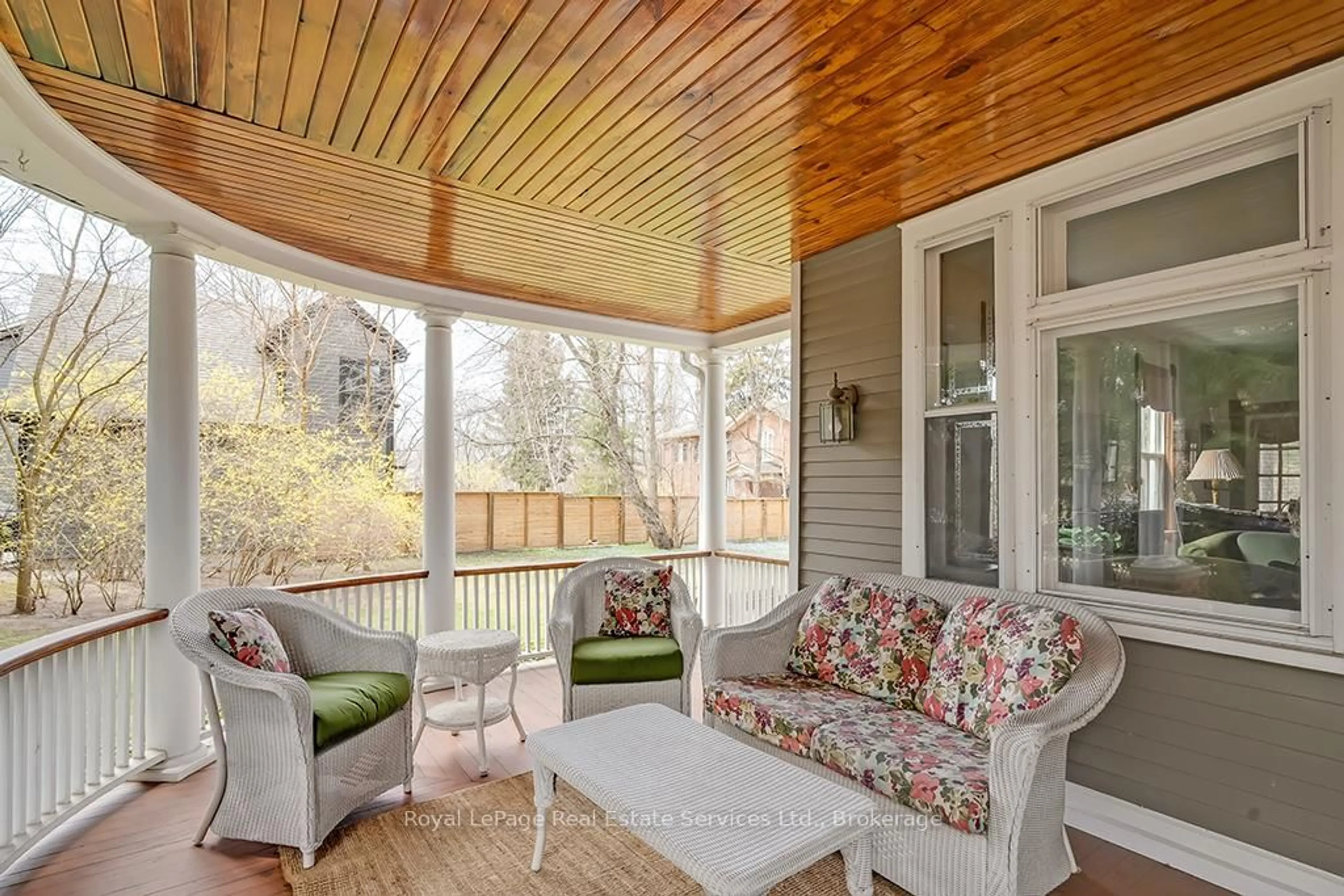 Patio, water/lake/river/ocean view for 301 Palmer Ave, Oakville Ontario L6J 1T2