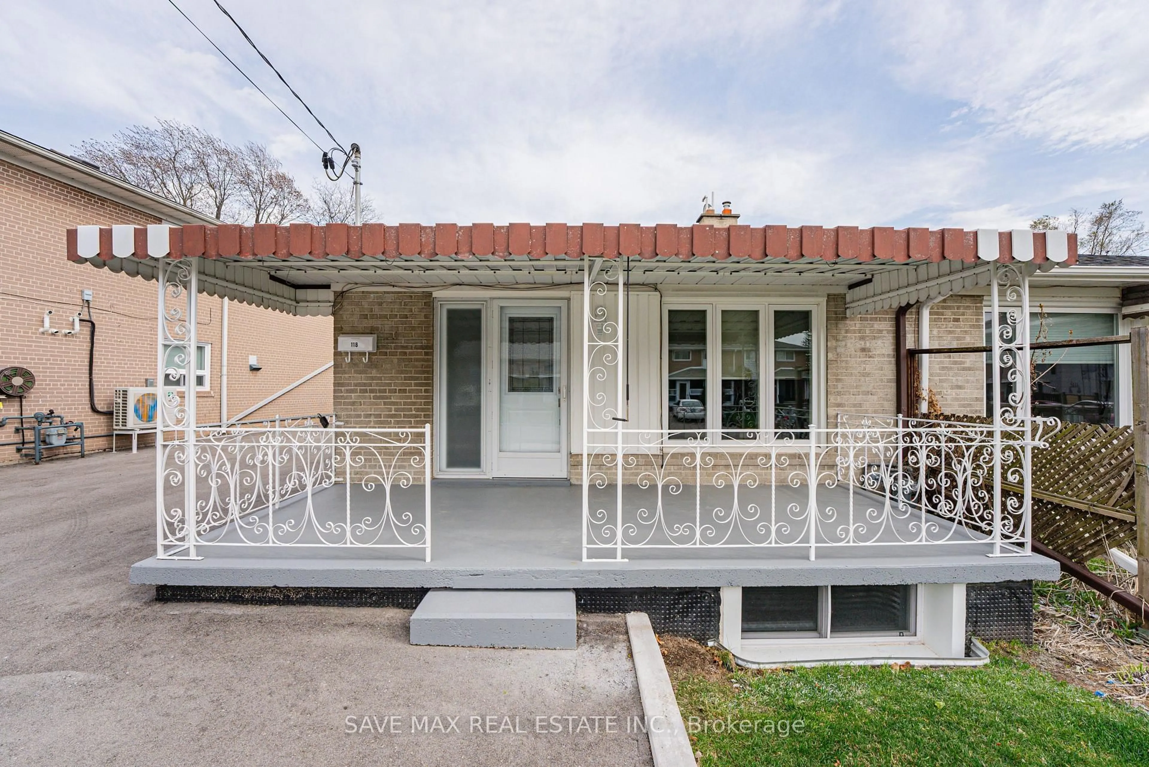Unknown for 118 Saint Lucie Dr, Toronto Ontario M9M 1T3