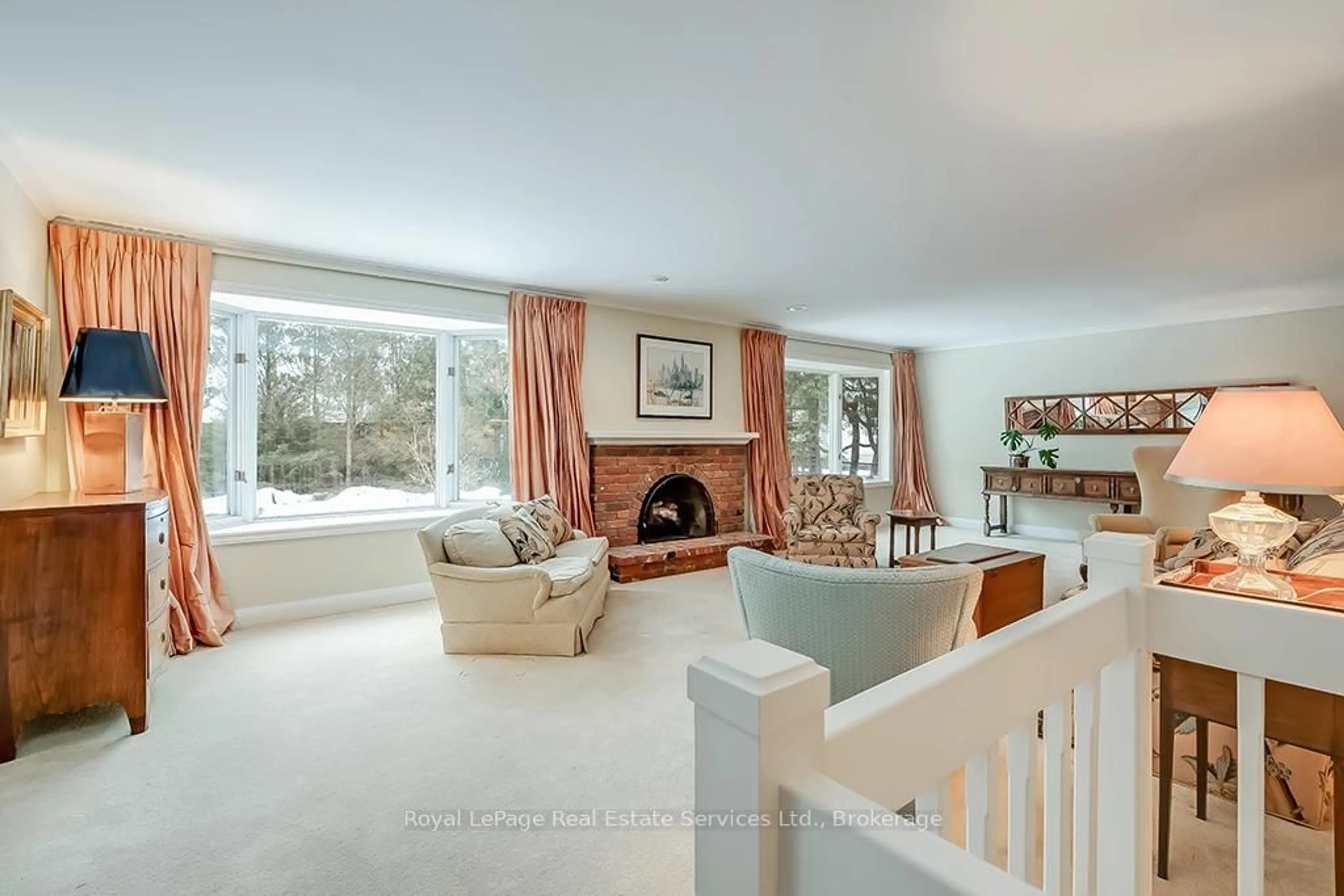 Living room with furniture, unknown for 82 First St, Oakville Ontario L6J 3R3
