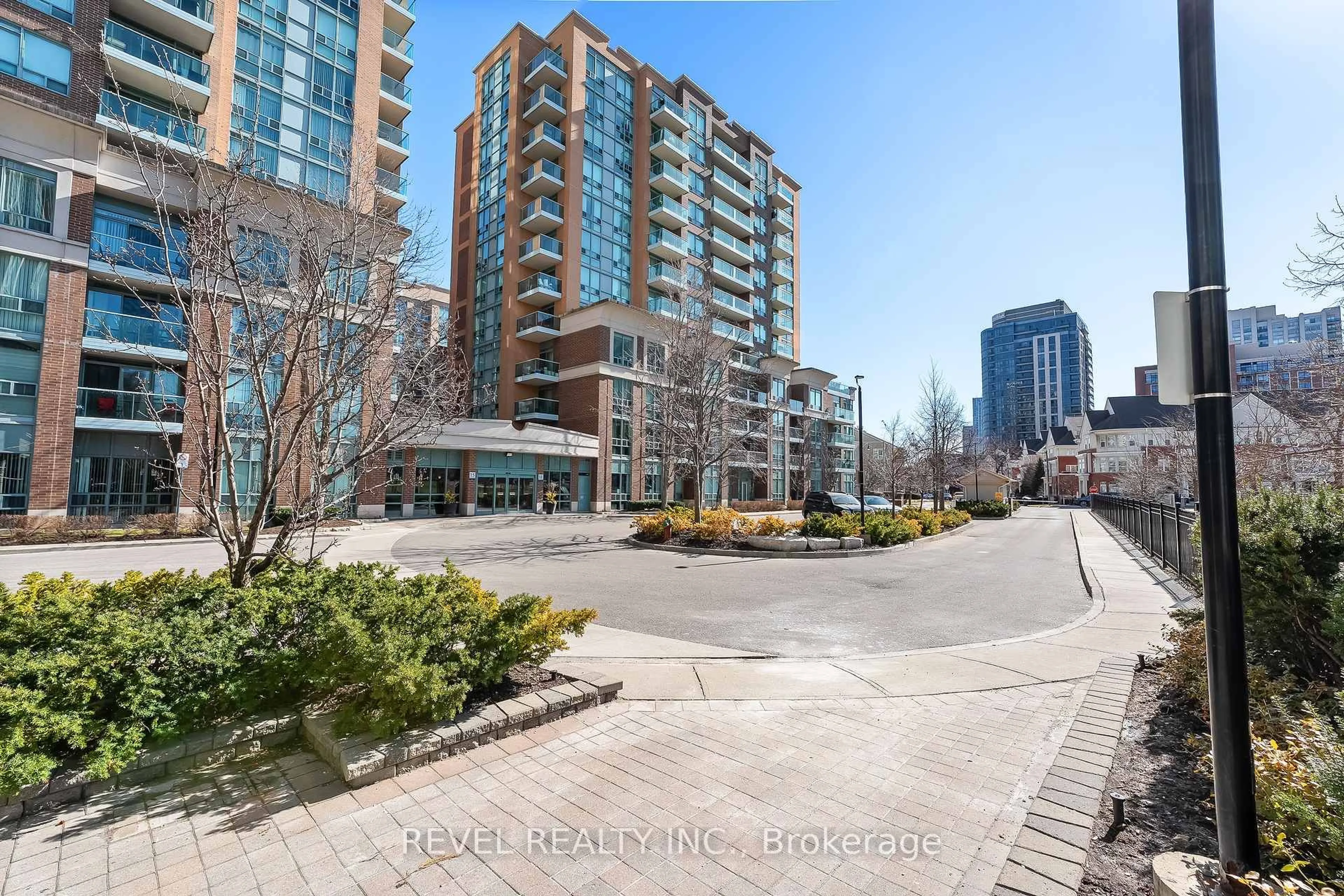 Patio, street for 17 Michael Power Pl #413, Toronto Ontario M9A 5G5