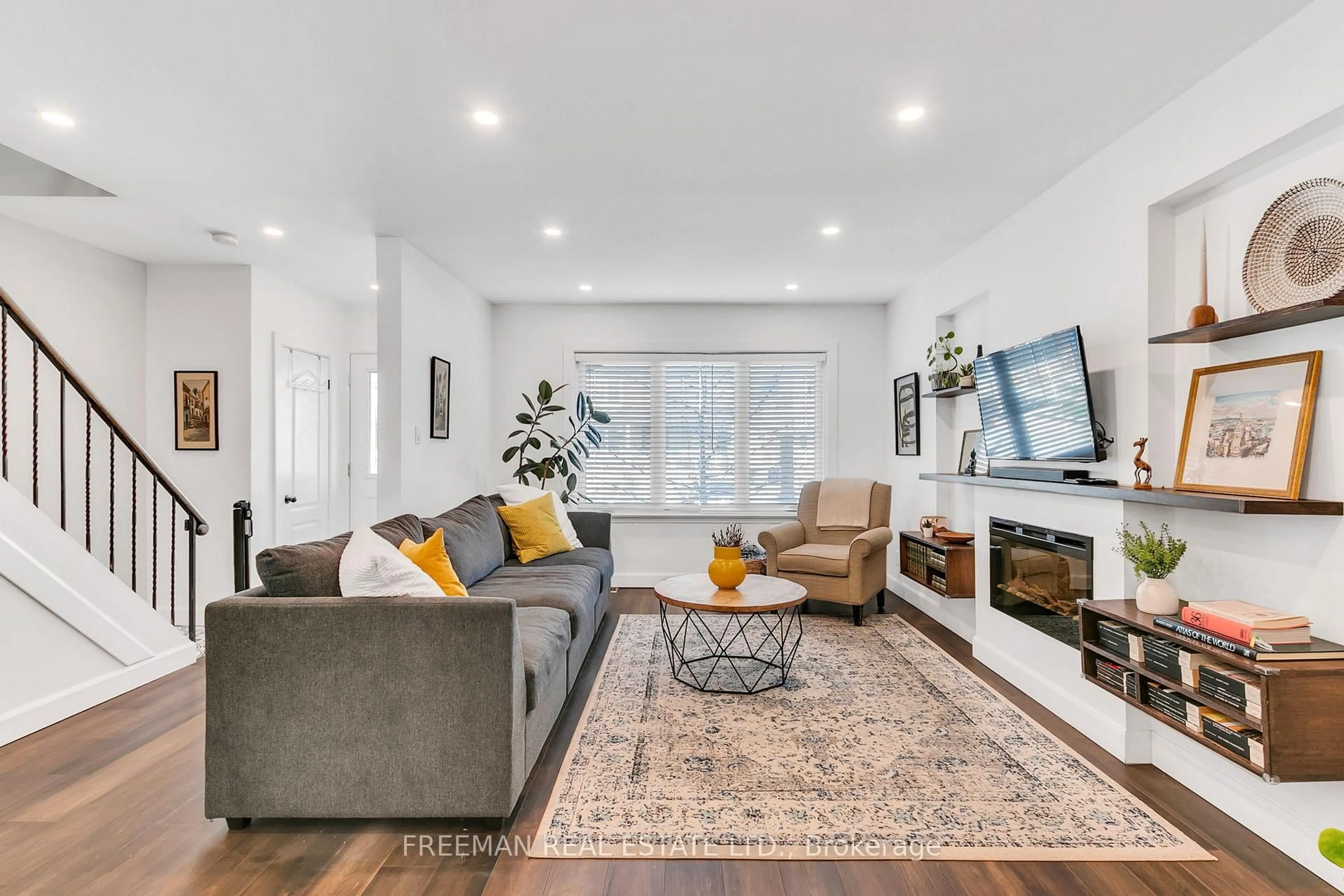 Living room with furniture, unknown for 14 Hilldale Rd, Toronto Ontario M6N 3Y2
