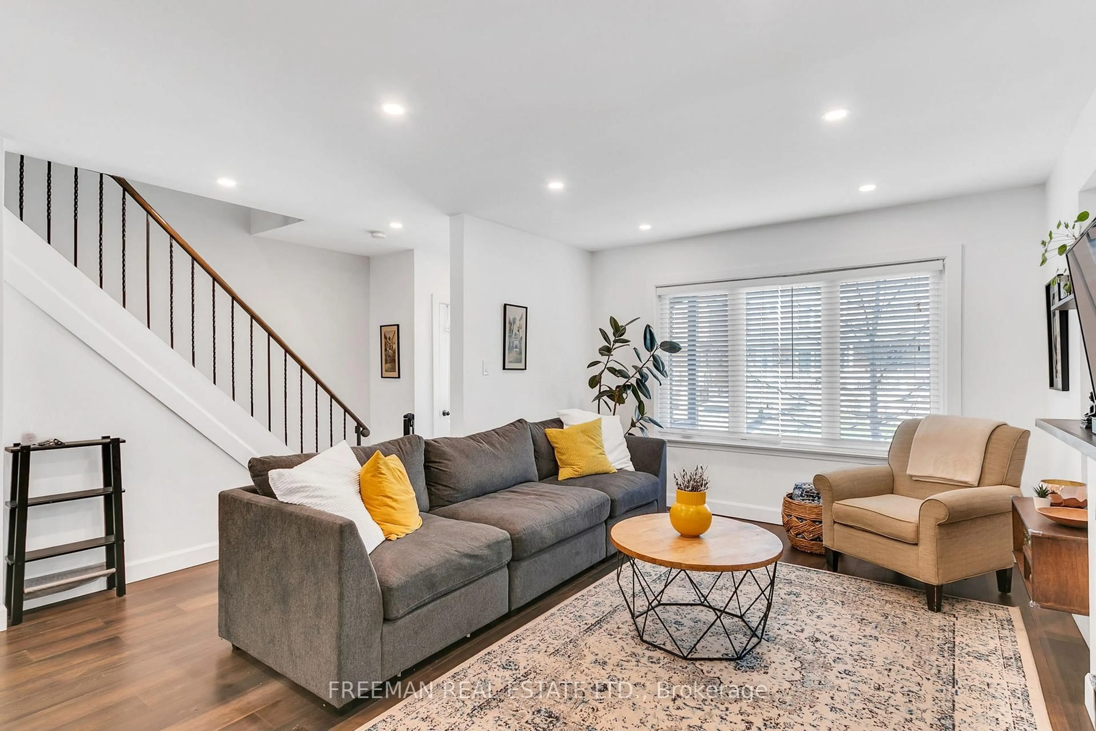 Living room with furniture, unknown for 14 Hilldale Rd, Toronto Ontario M6N 3Y2