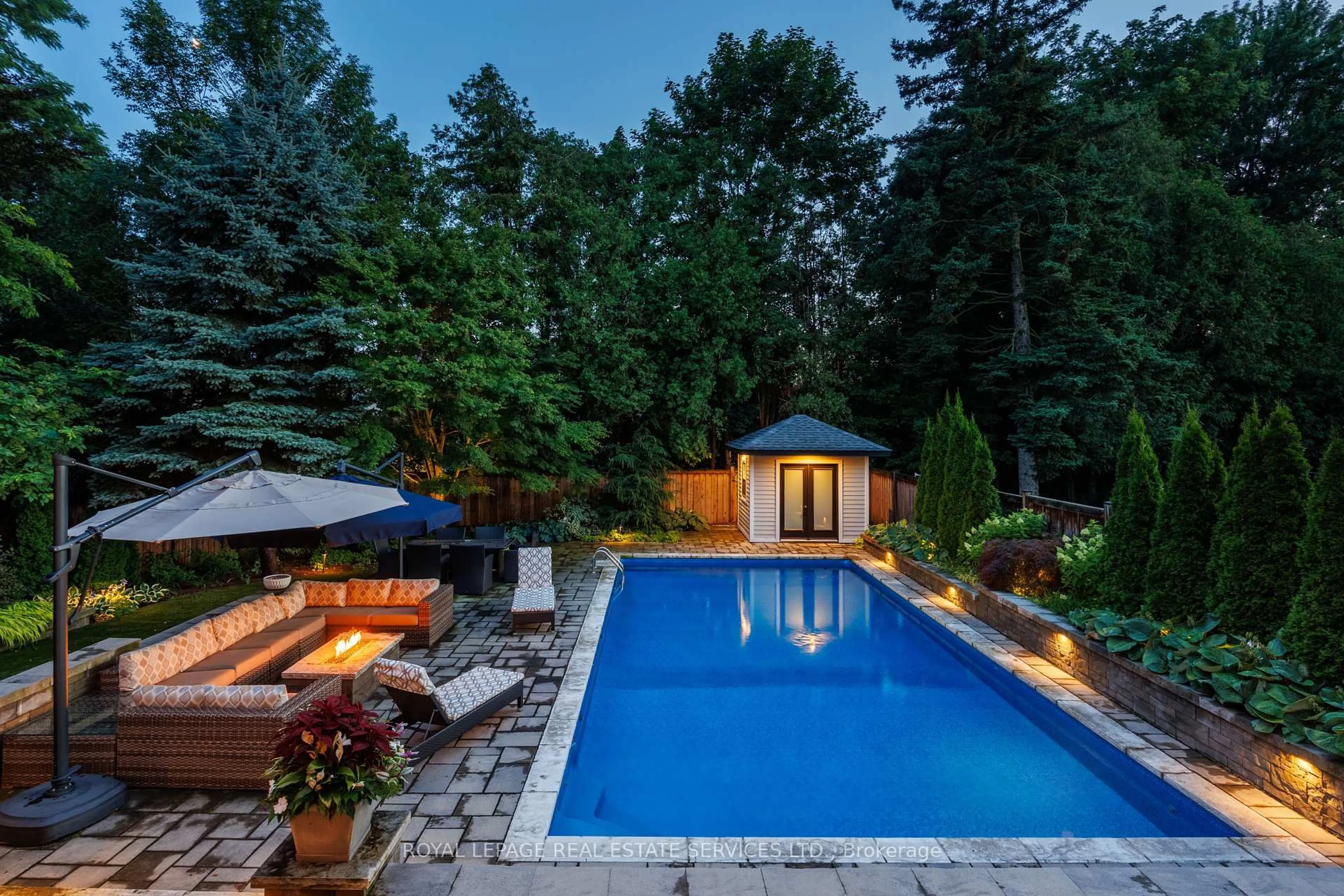 Pool for 212 Pine Cove Rd, Burlington Ontario L7N 1W2