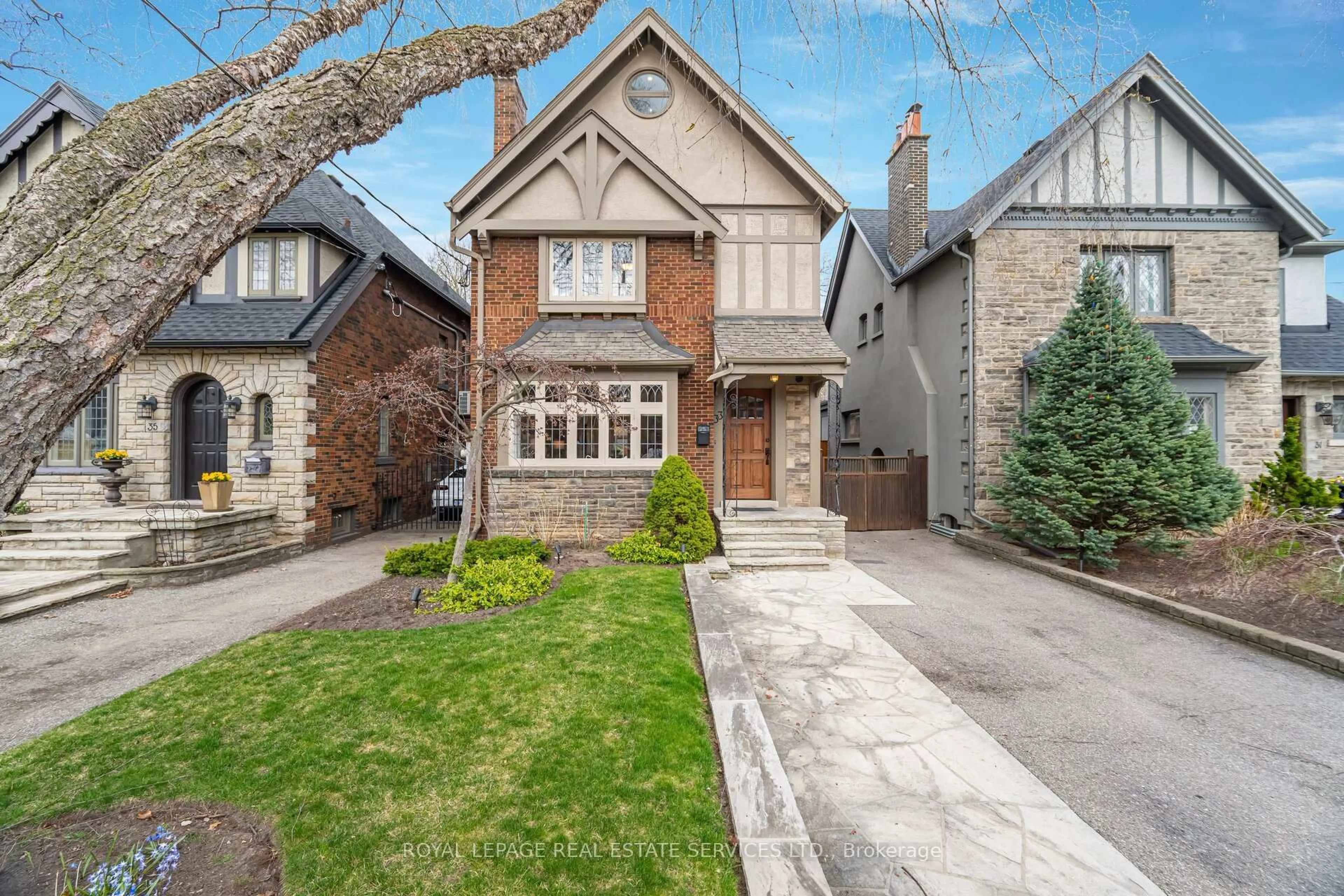 Home with brick exterior material, street for 33 Willingdon Blvd, Toronto Ontario M8X 2H3