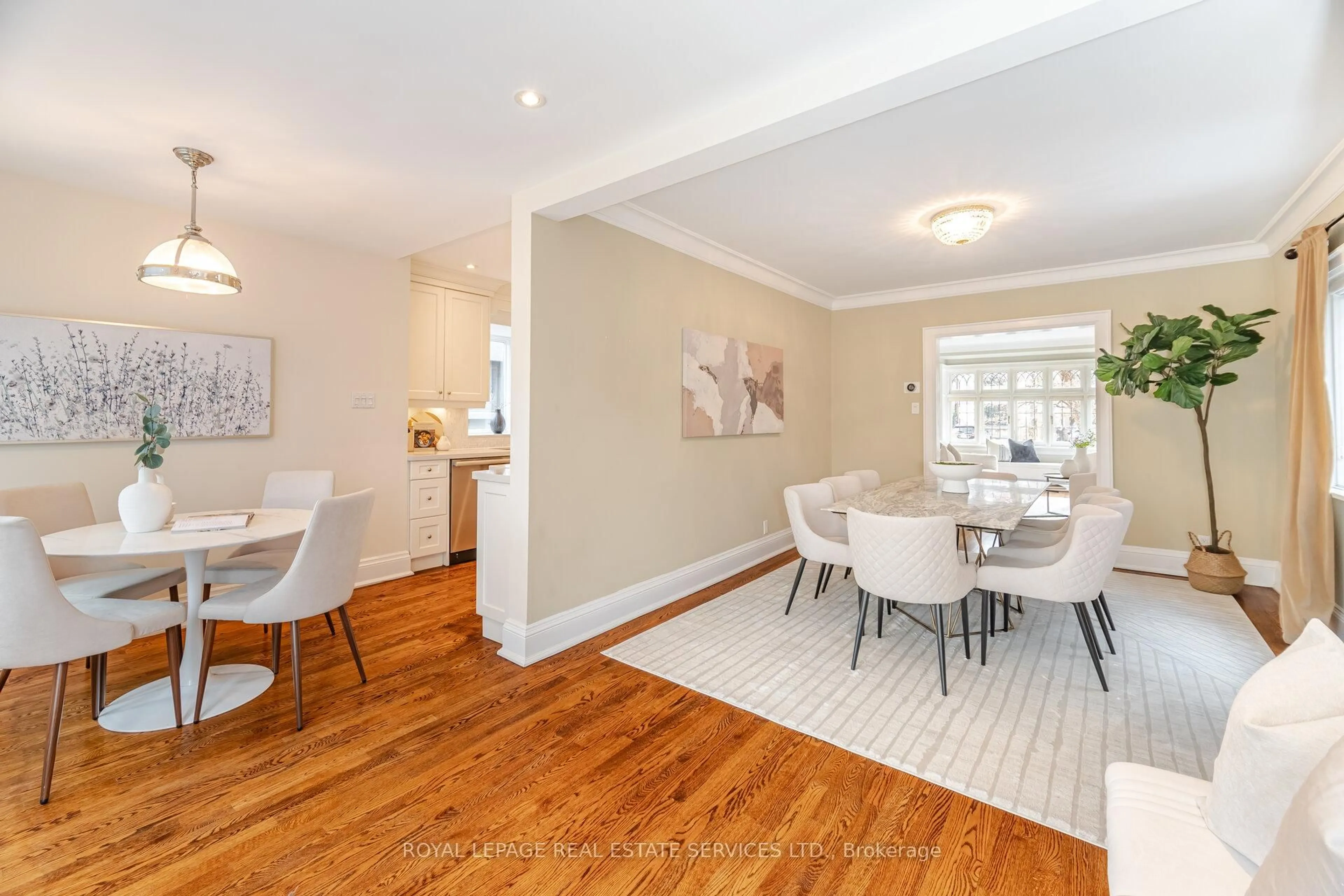 Dining room, wood/laminate floor for 33 Willingdon Blvd, Toronto Ontario M8X 2H3