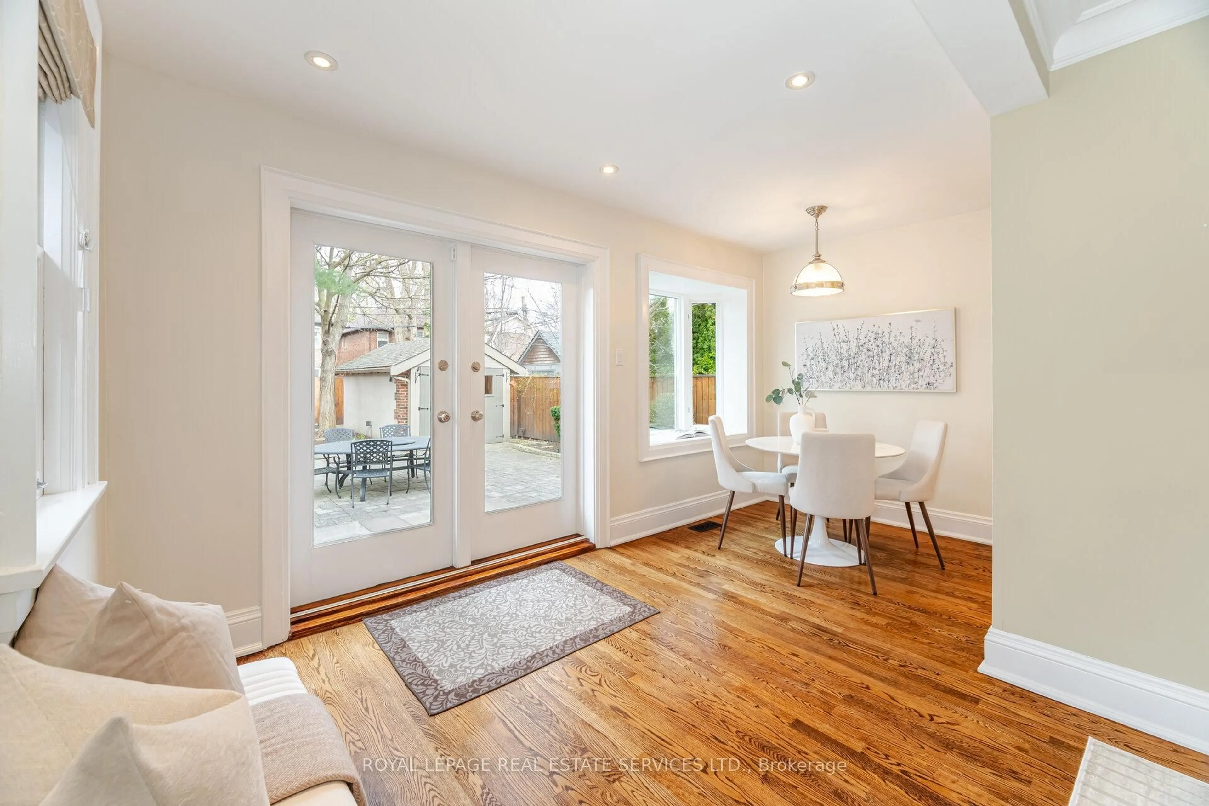 Indoor entryway for 33 Willingdon Blvd, Toronto Ontario M8X 2H3