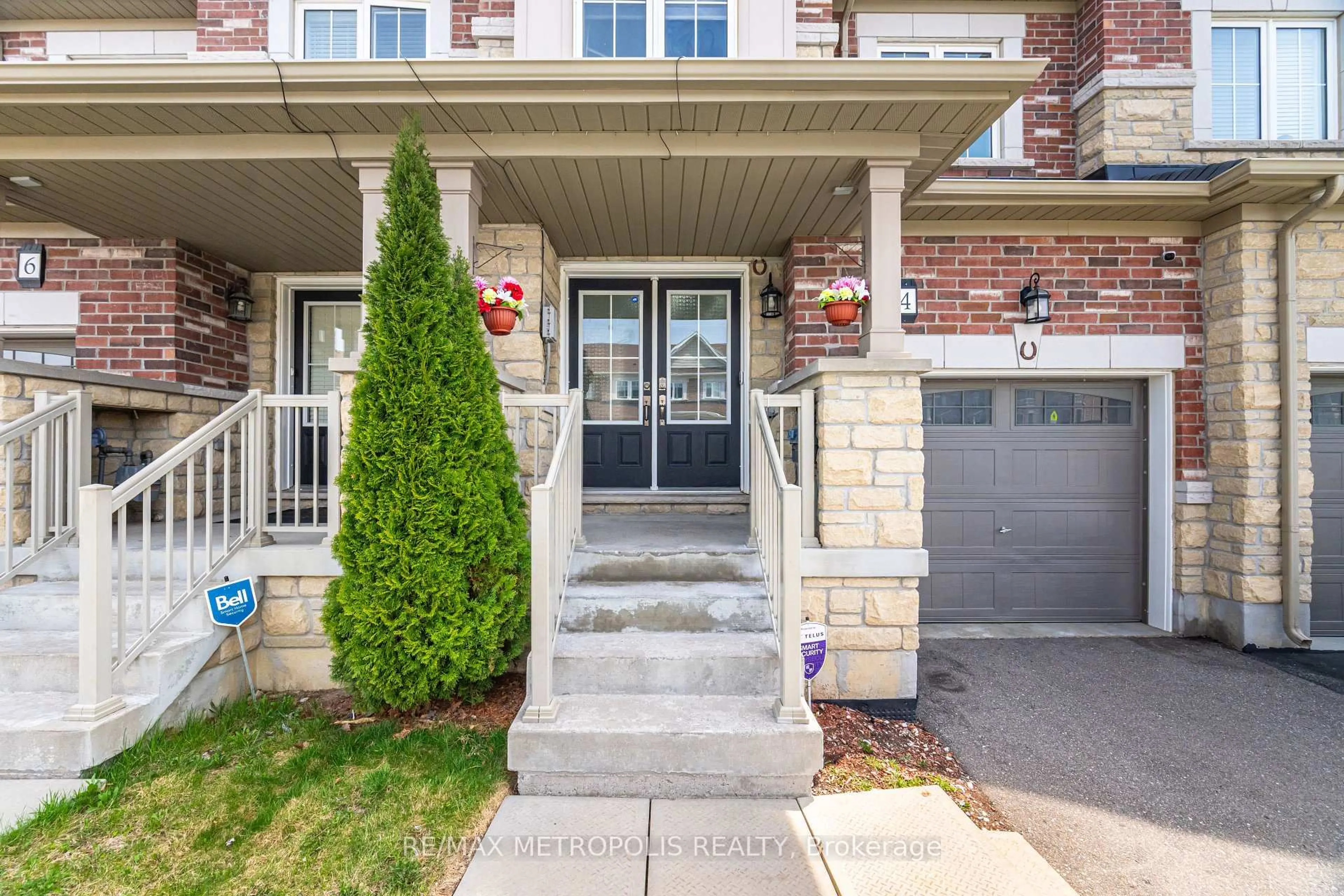 Indoor entryway for 4 Edsel Rd, Brampton Ontario L7A 4K6