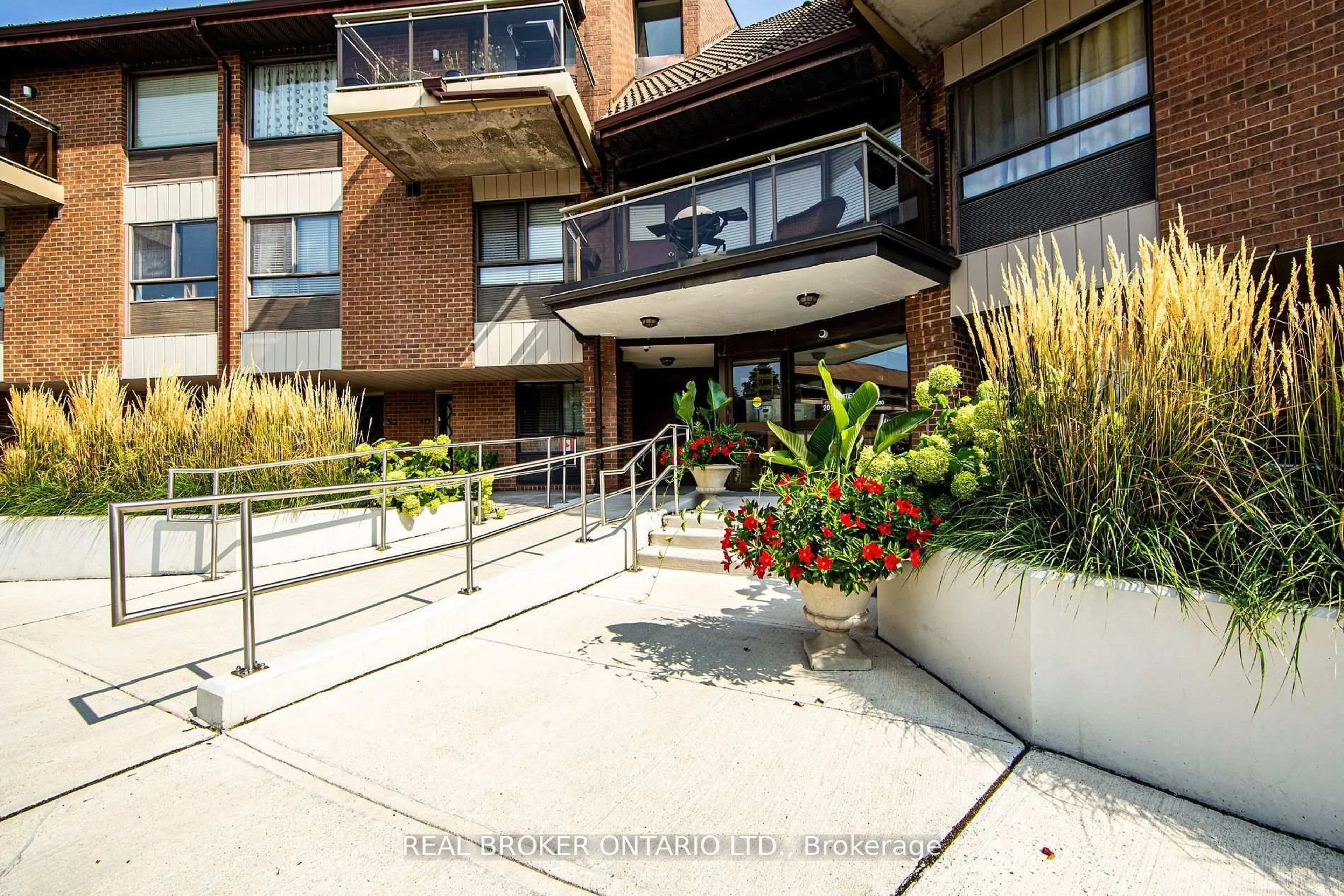 Unknown for 1000 Cedarglen Gate #611, Mississauga Ontario L5C 3Z5