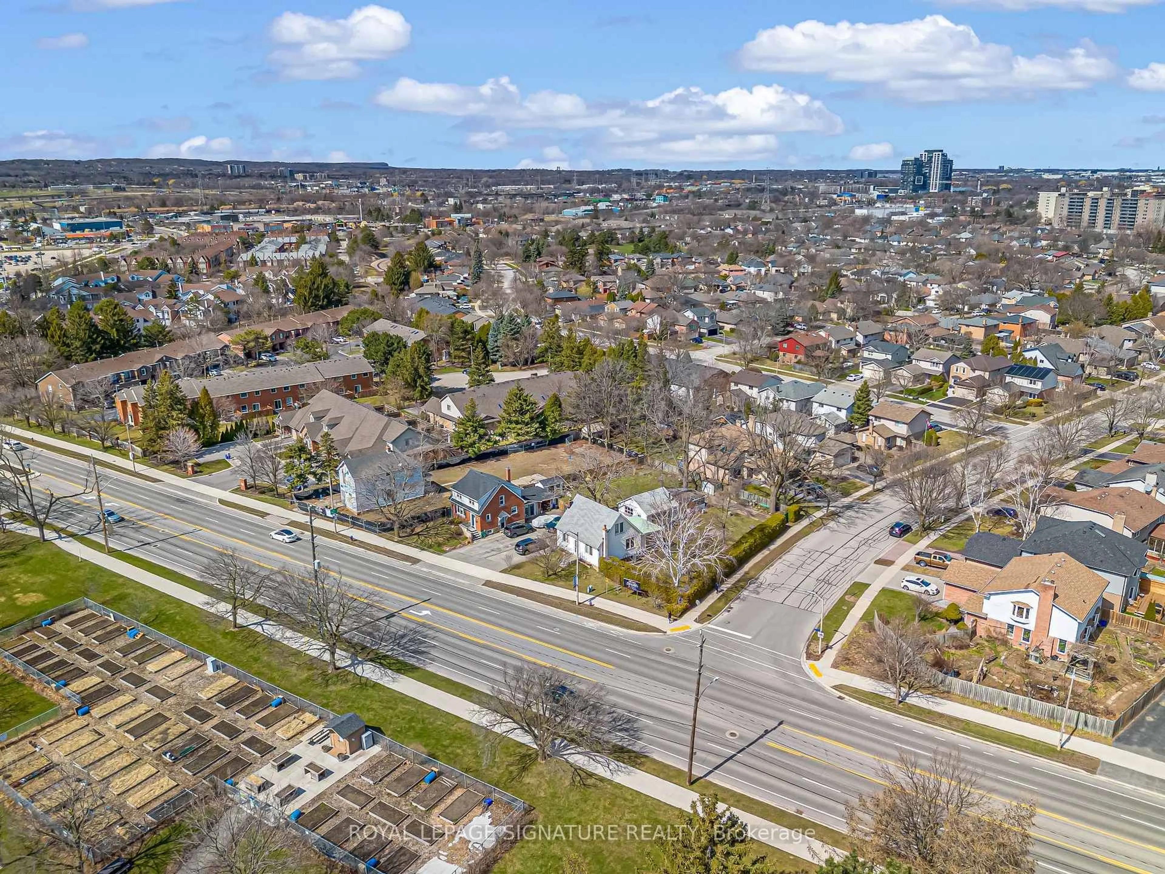 A pic from outside/outdoor area/front of a property/back of a property/a pic from drone, street for 1205 Hammond St, Burlington Ontario L7S 2A3