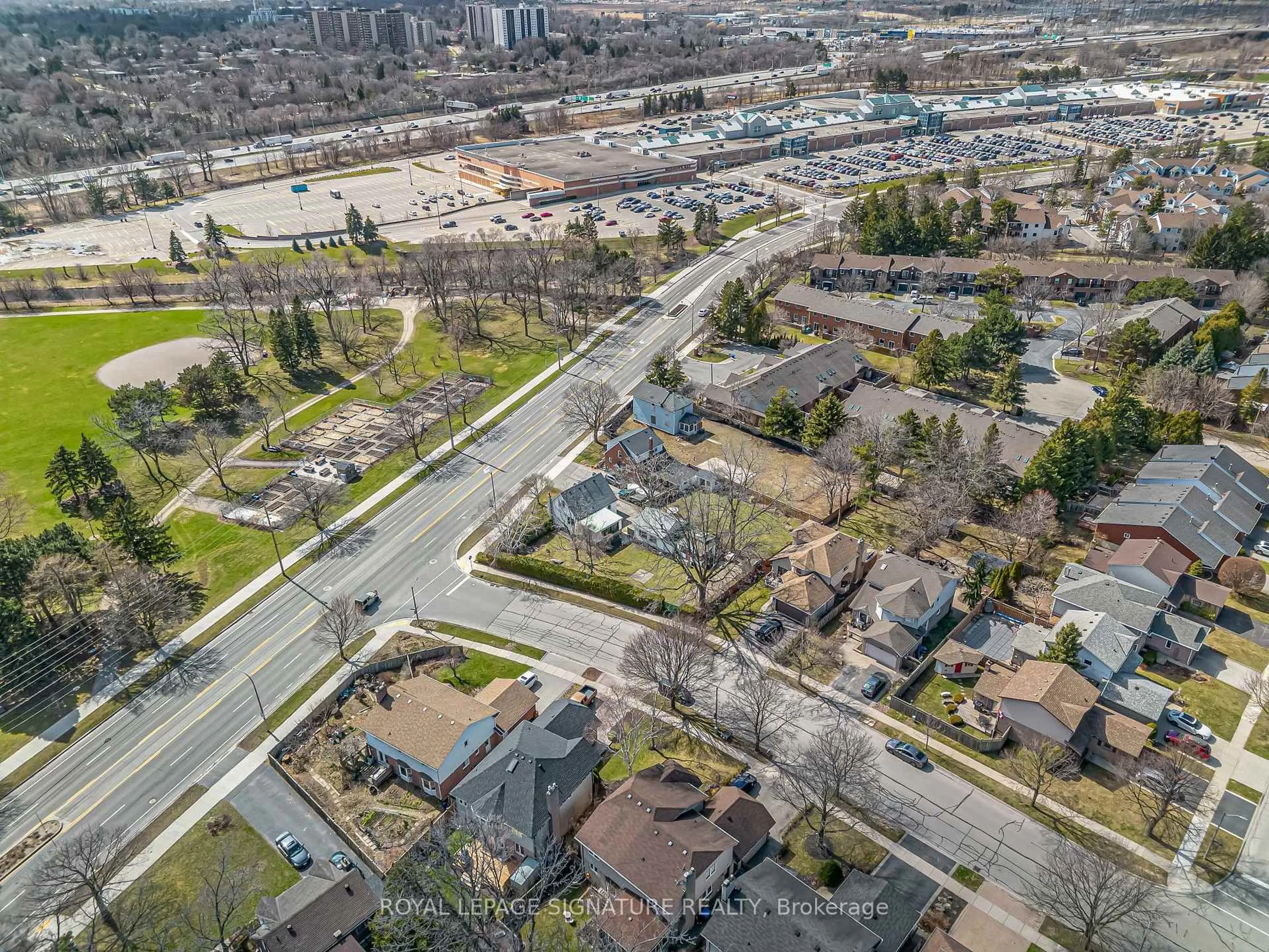 A pic from outside/outdoor area/front of a property/back of a property/a pic from drone, street for 1205 Hammond St, Burlington Ontario L7S 2A3