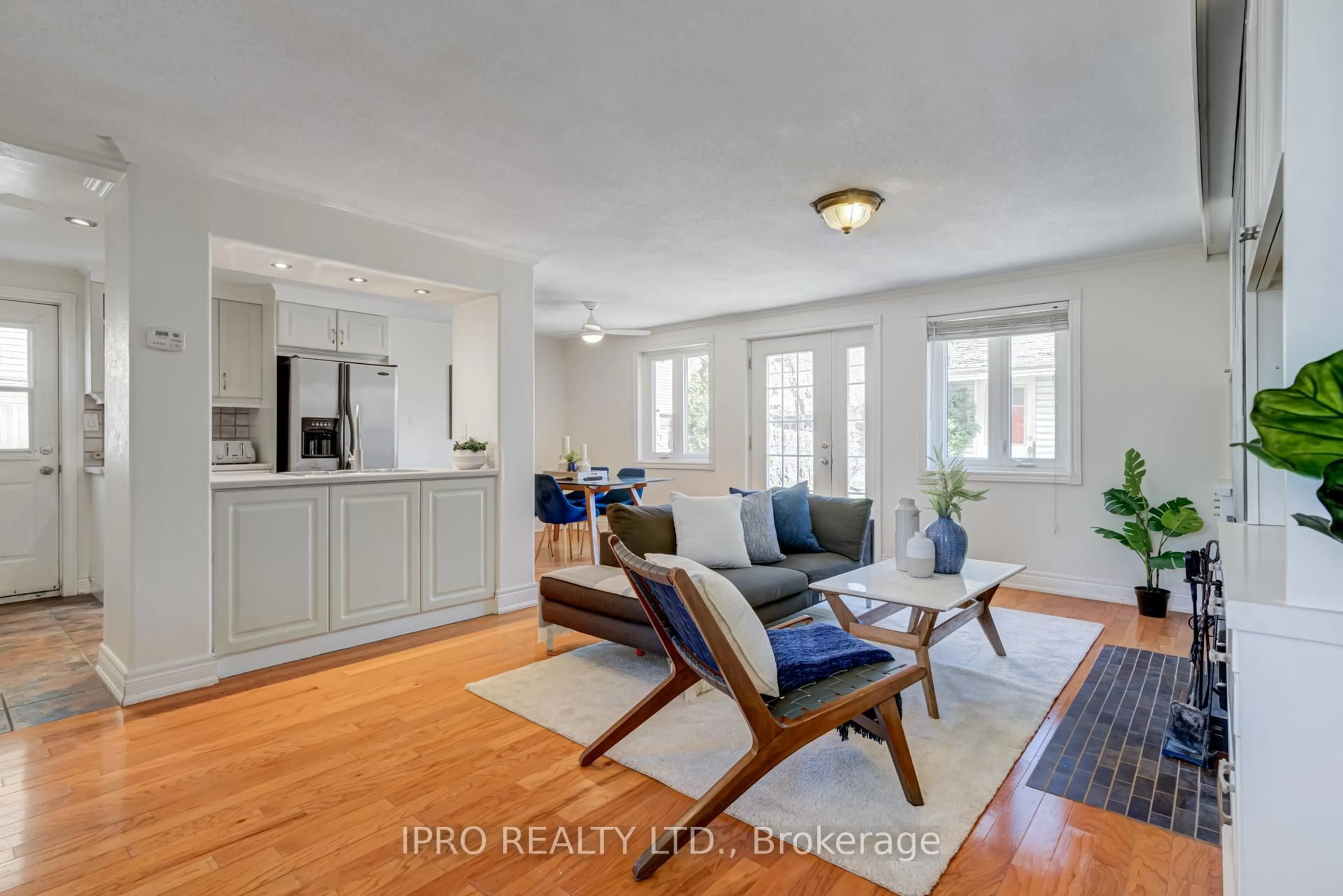 Living room with furniture, unknown for 239 Bicknell Ave, Toronto Ontario M6M 4H2