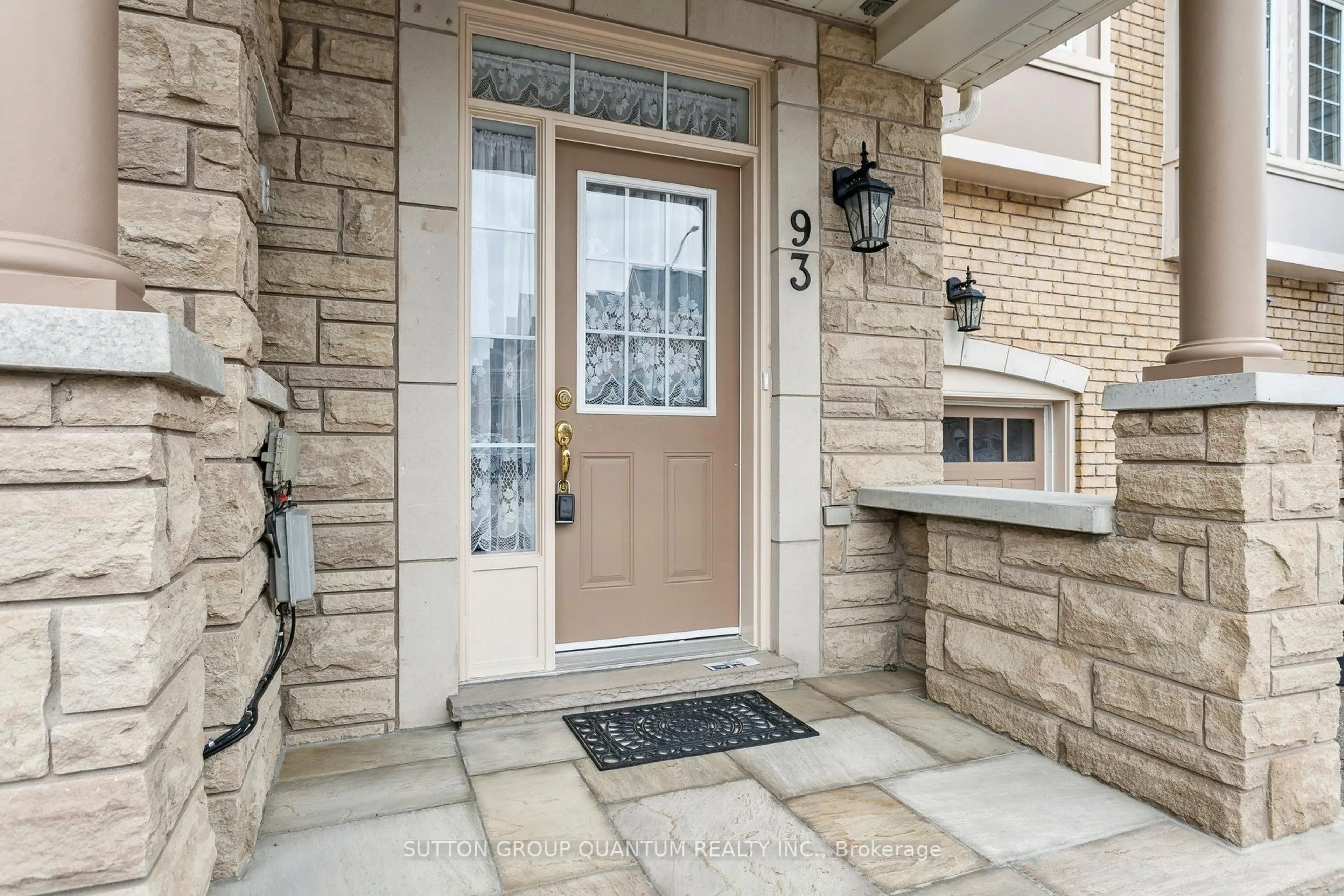 Indoor entryway for 93 ROYAL VISTA Rd, Brampton Ontario L6Y 0N5
