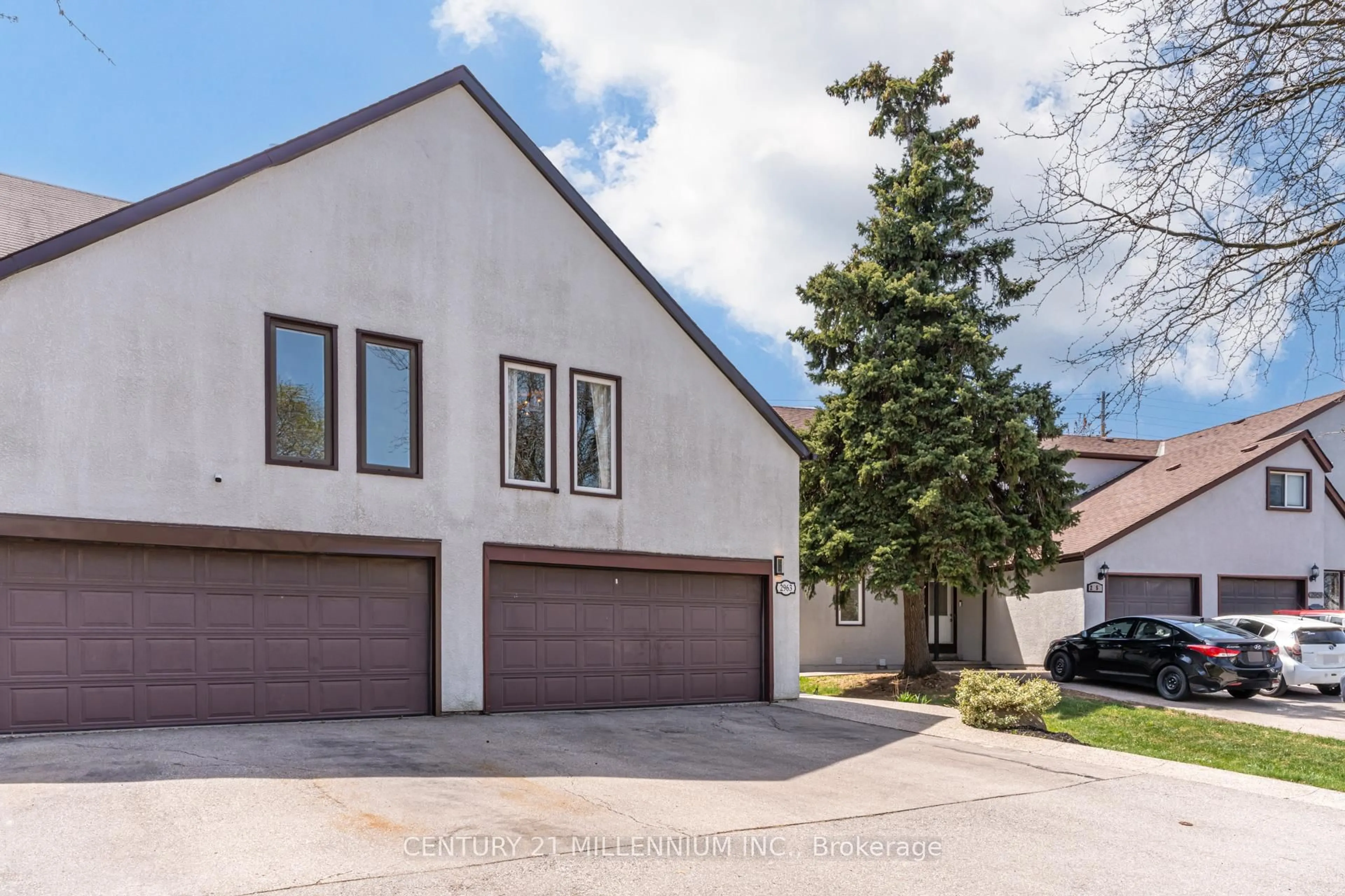Home with brick exterior material, street for 2963 Nipiwin Dr, Mississauga Ontario L5N 1Y1